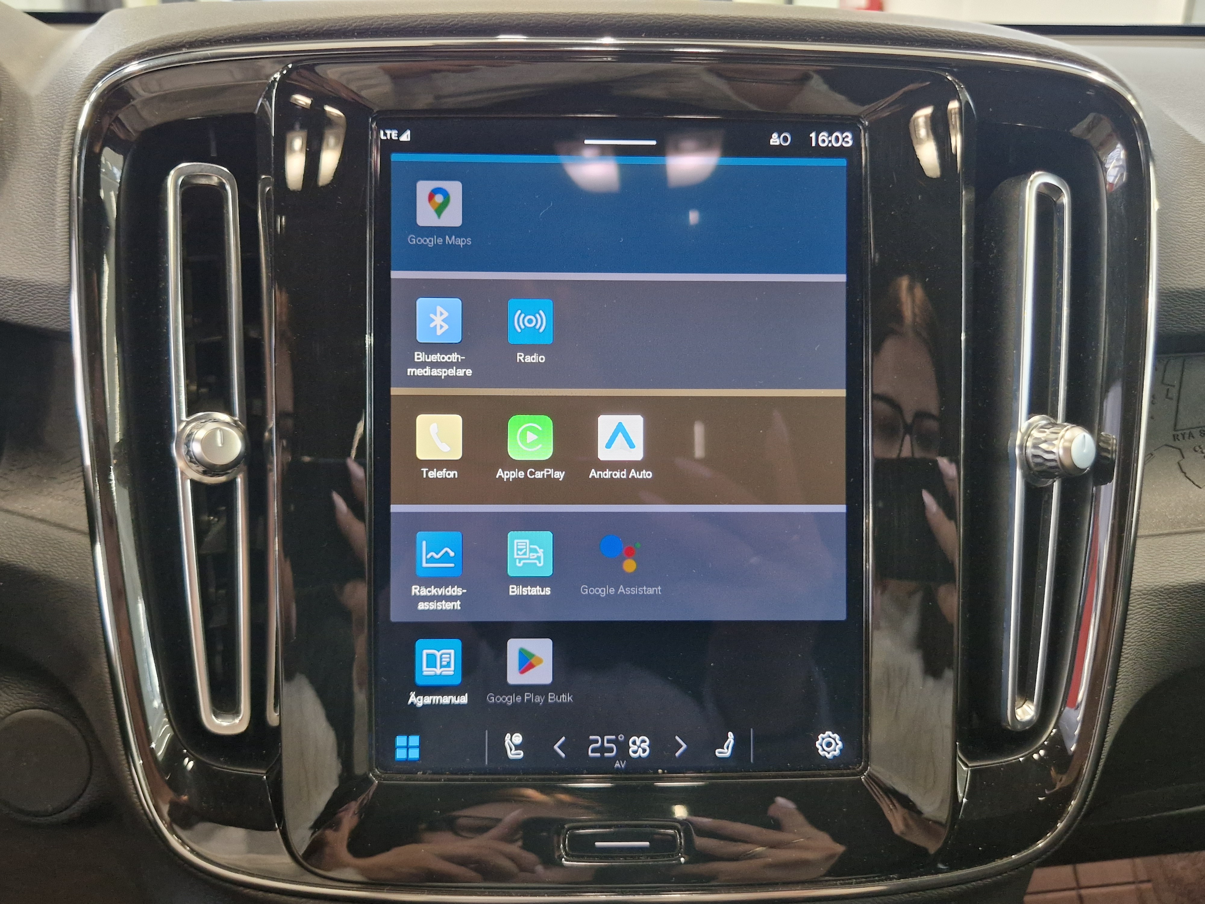 VOLVO C40 2023