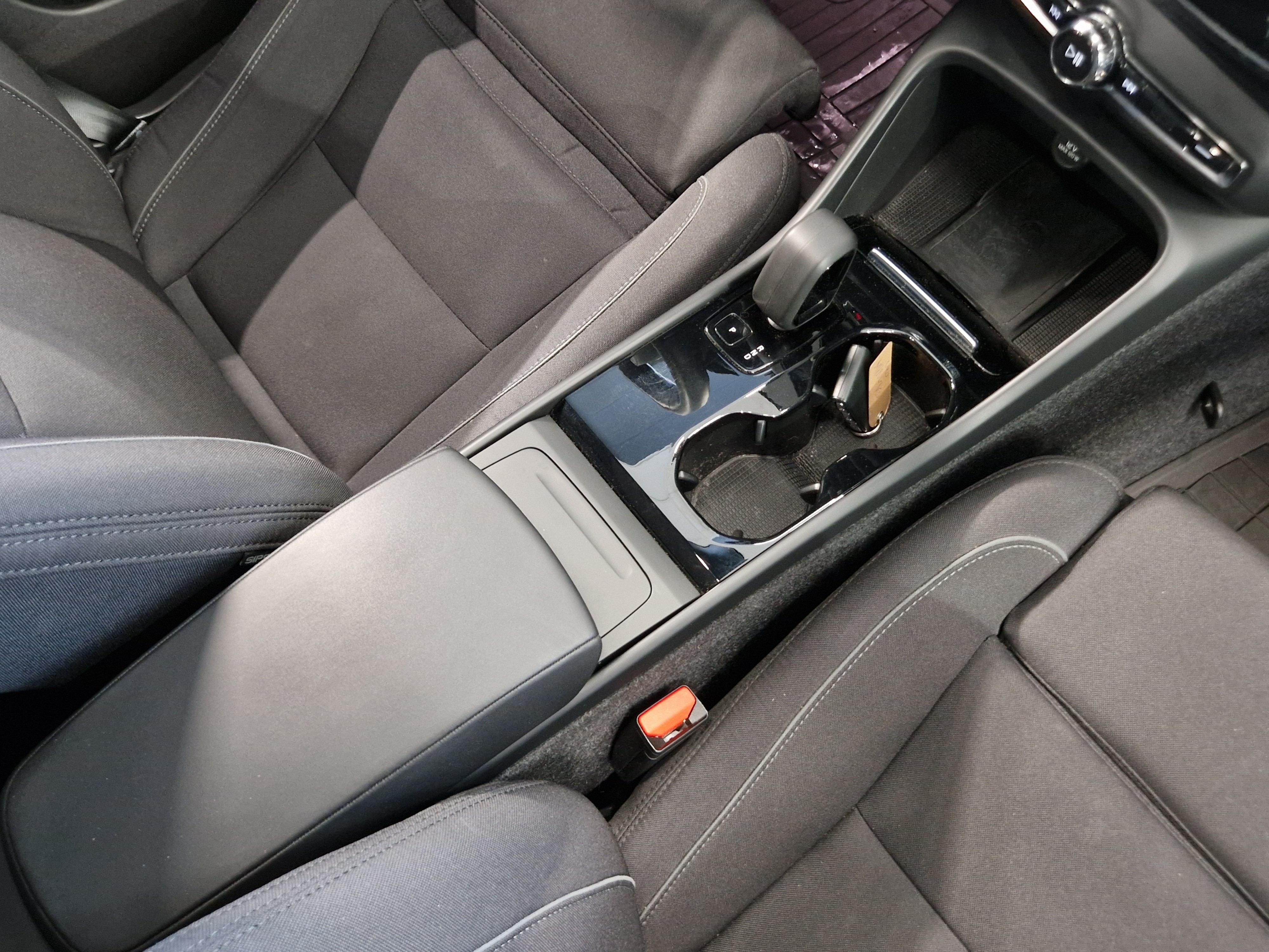 VOLVO C40 2023