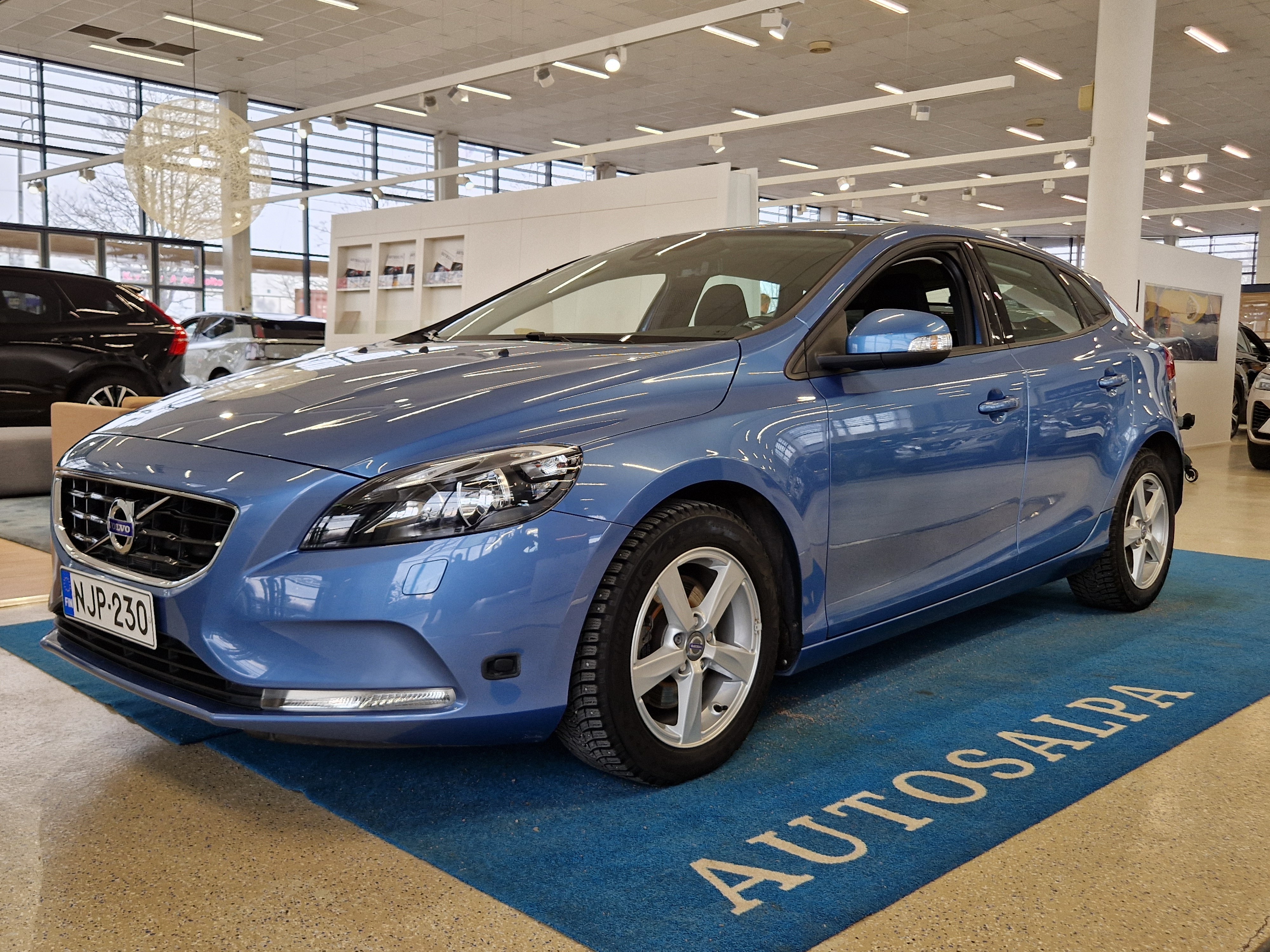 VOLVO V40 2015