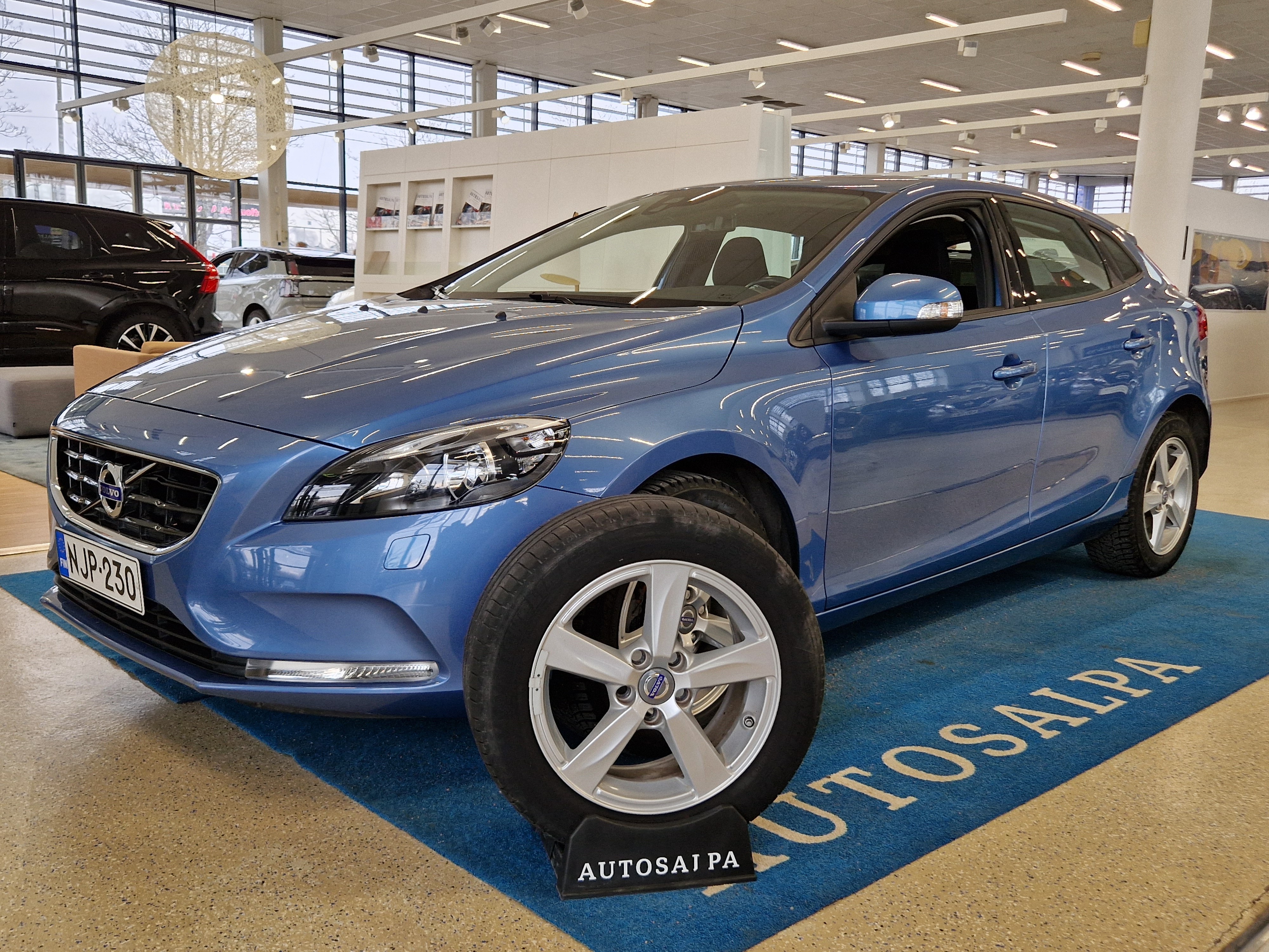 VOLVO V40 2015