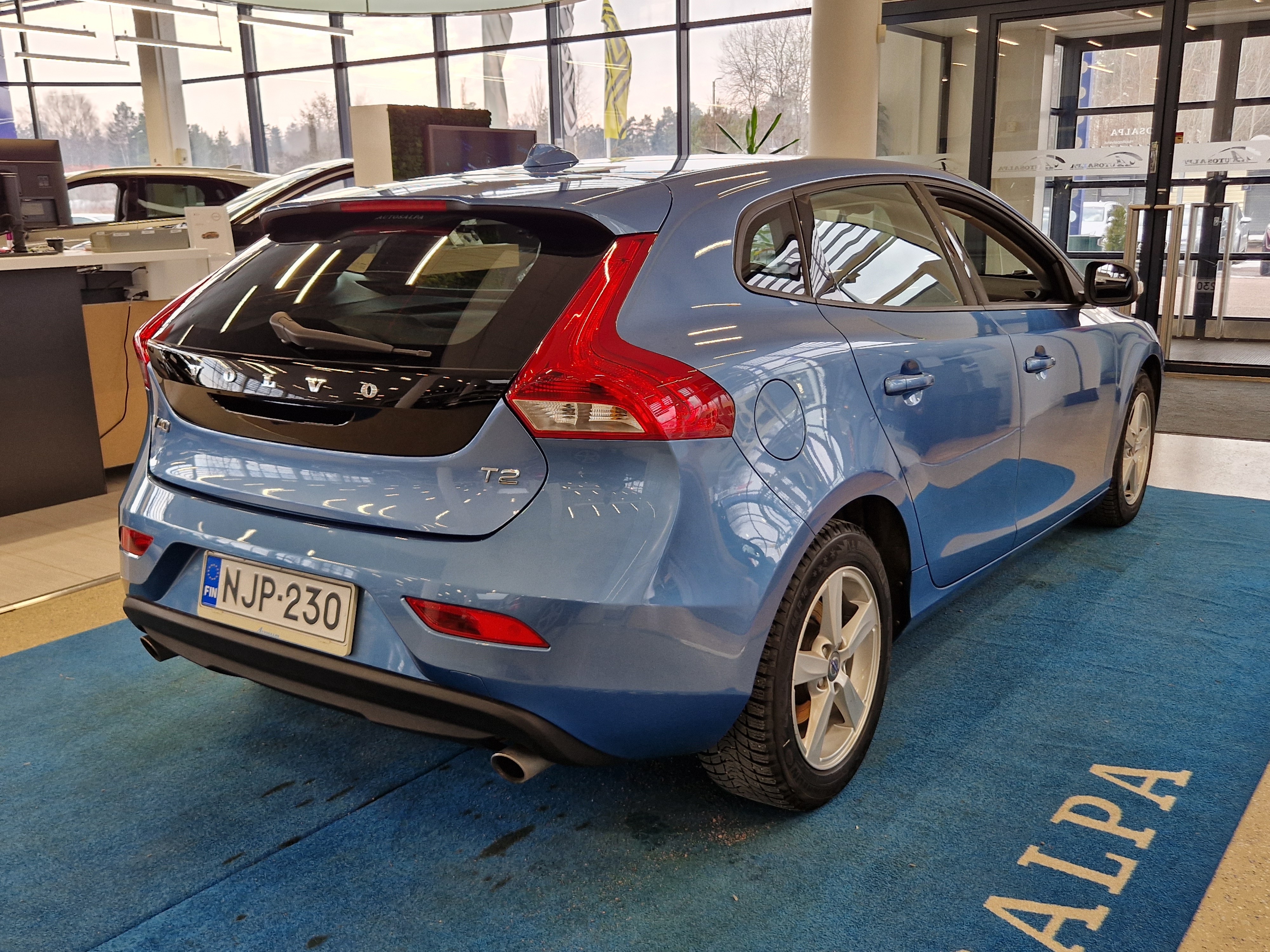 VOLVO V40 2015