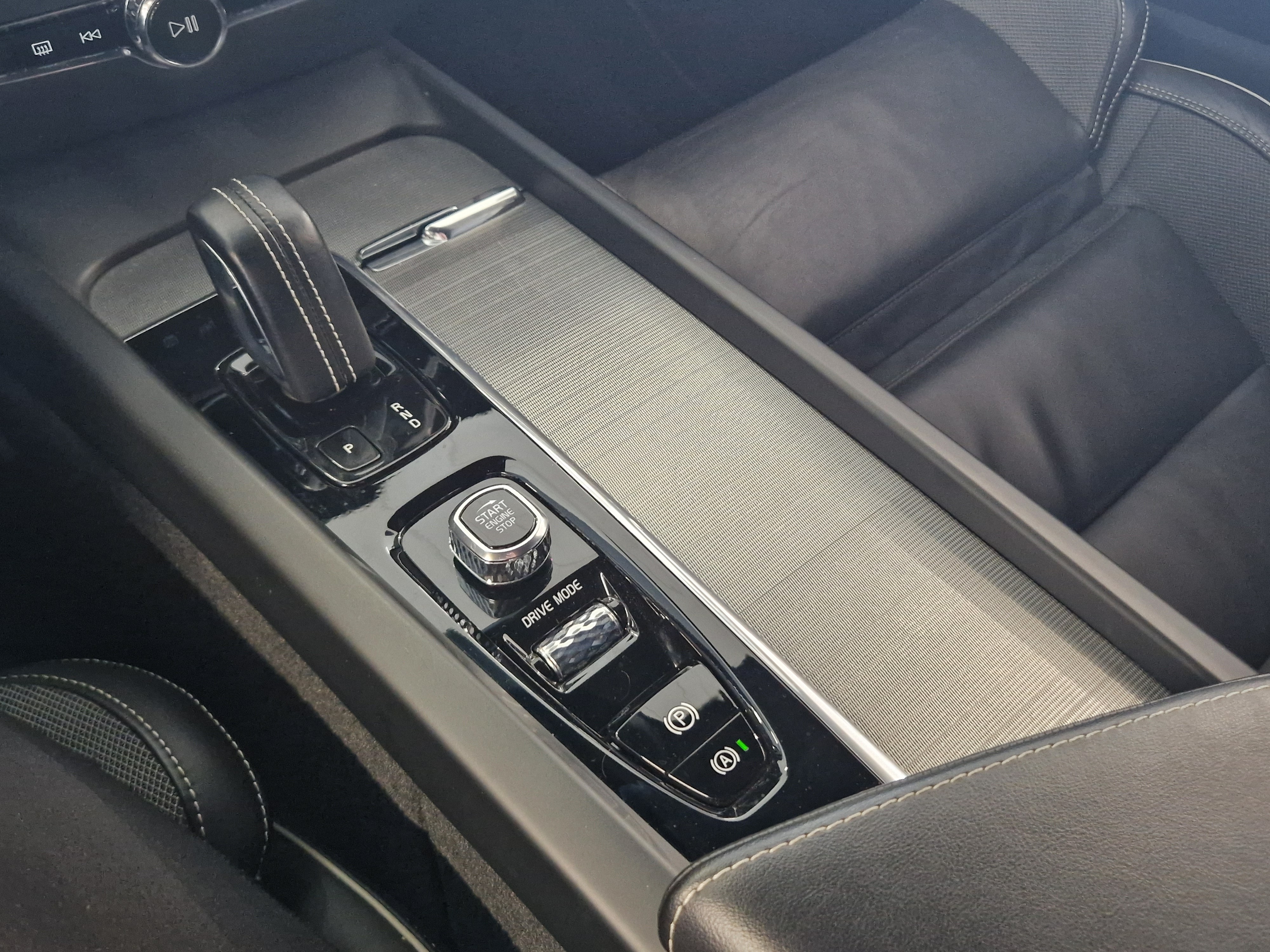 VOLVO V60 2021