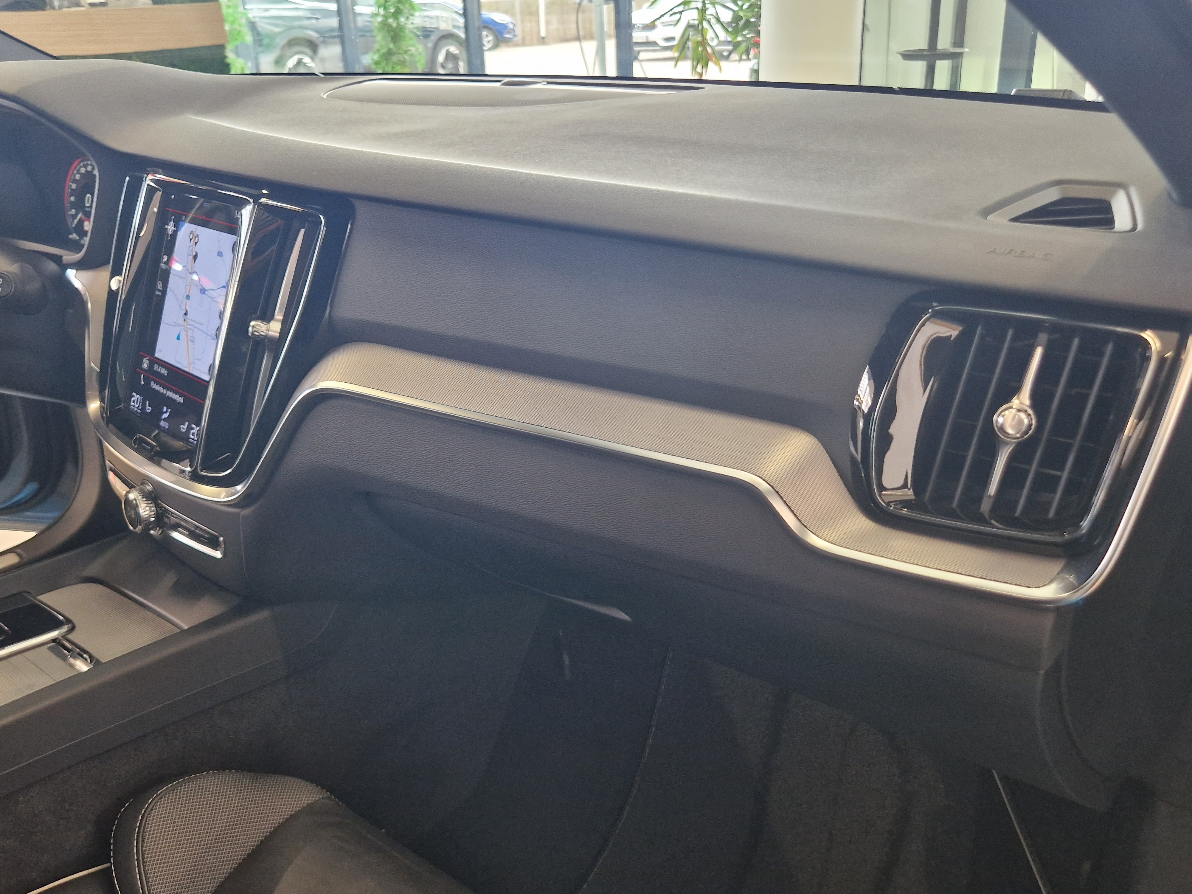 VOLVO V60 2021