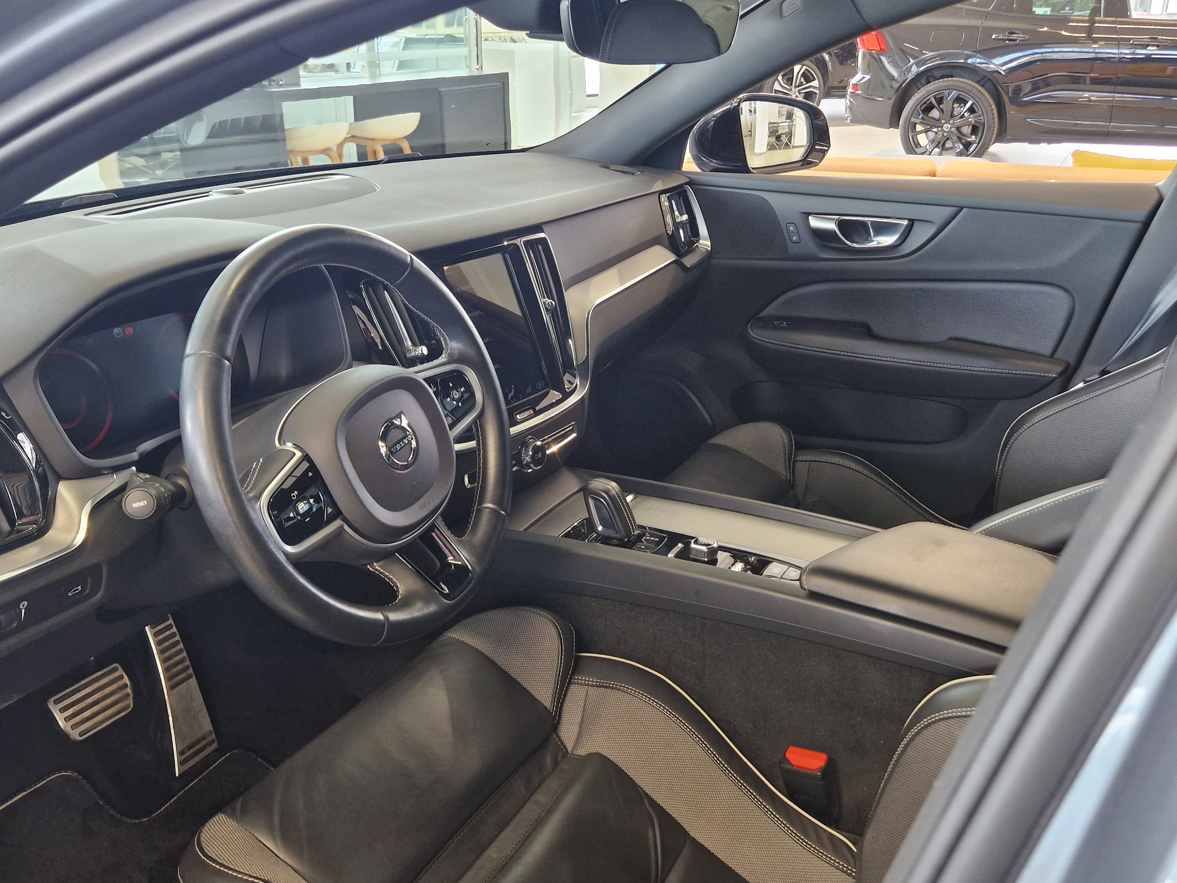 VOLVO V60 2021