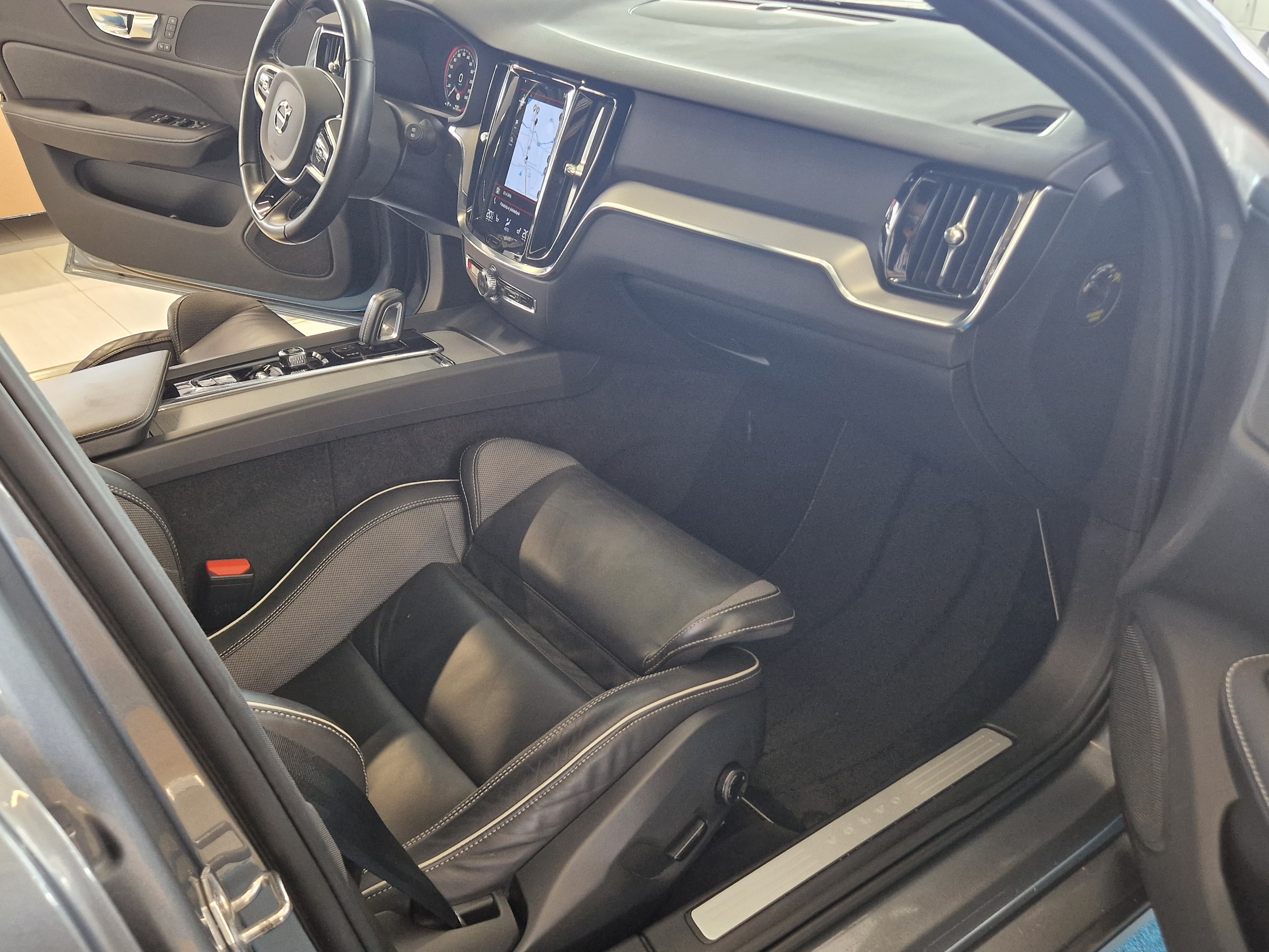 VOLVO V60 2021