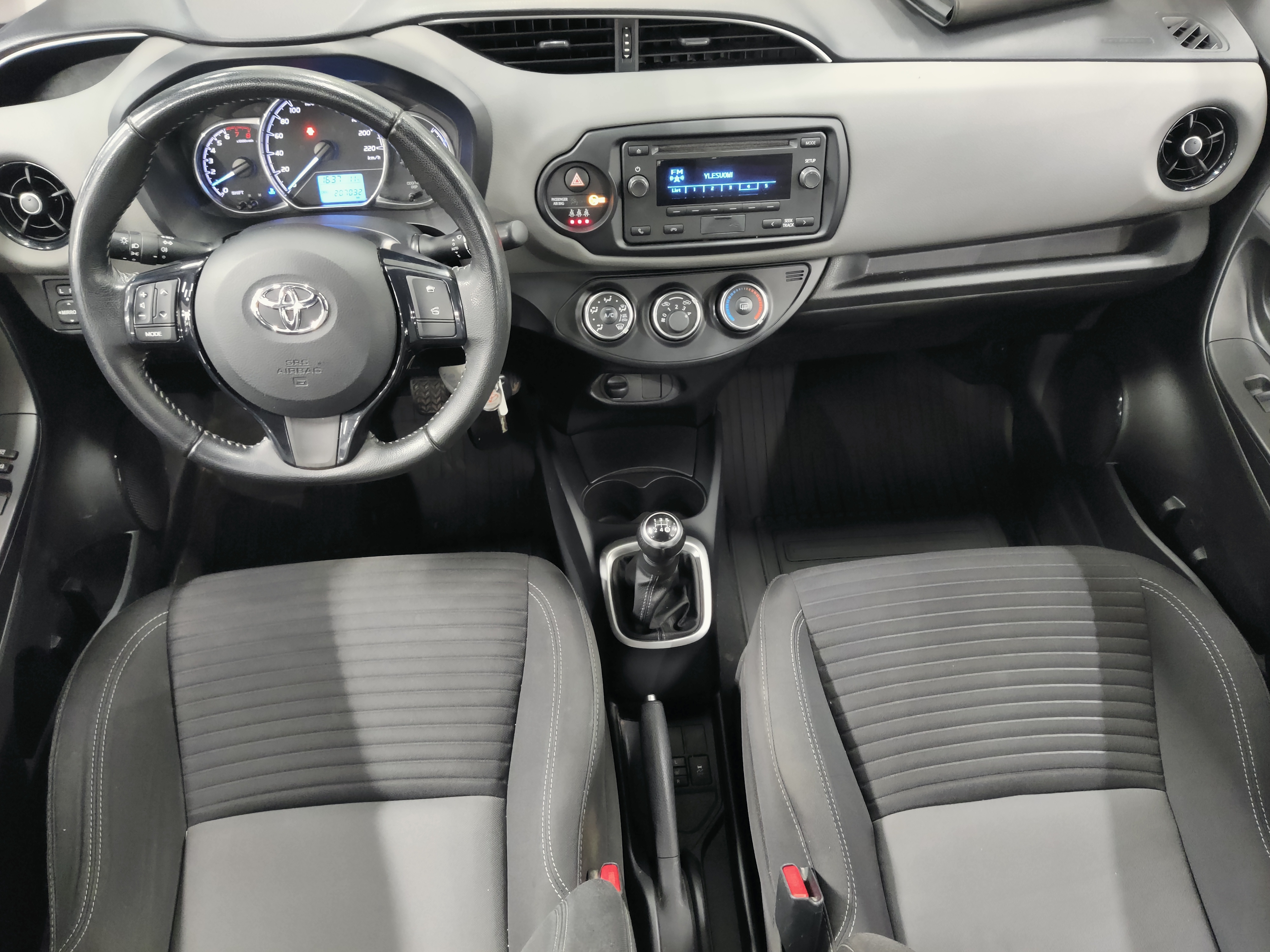TOYOTA Yaris 2017