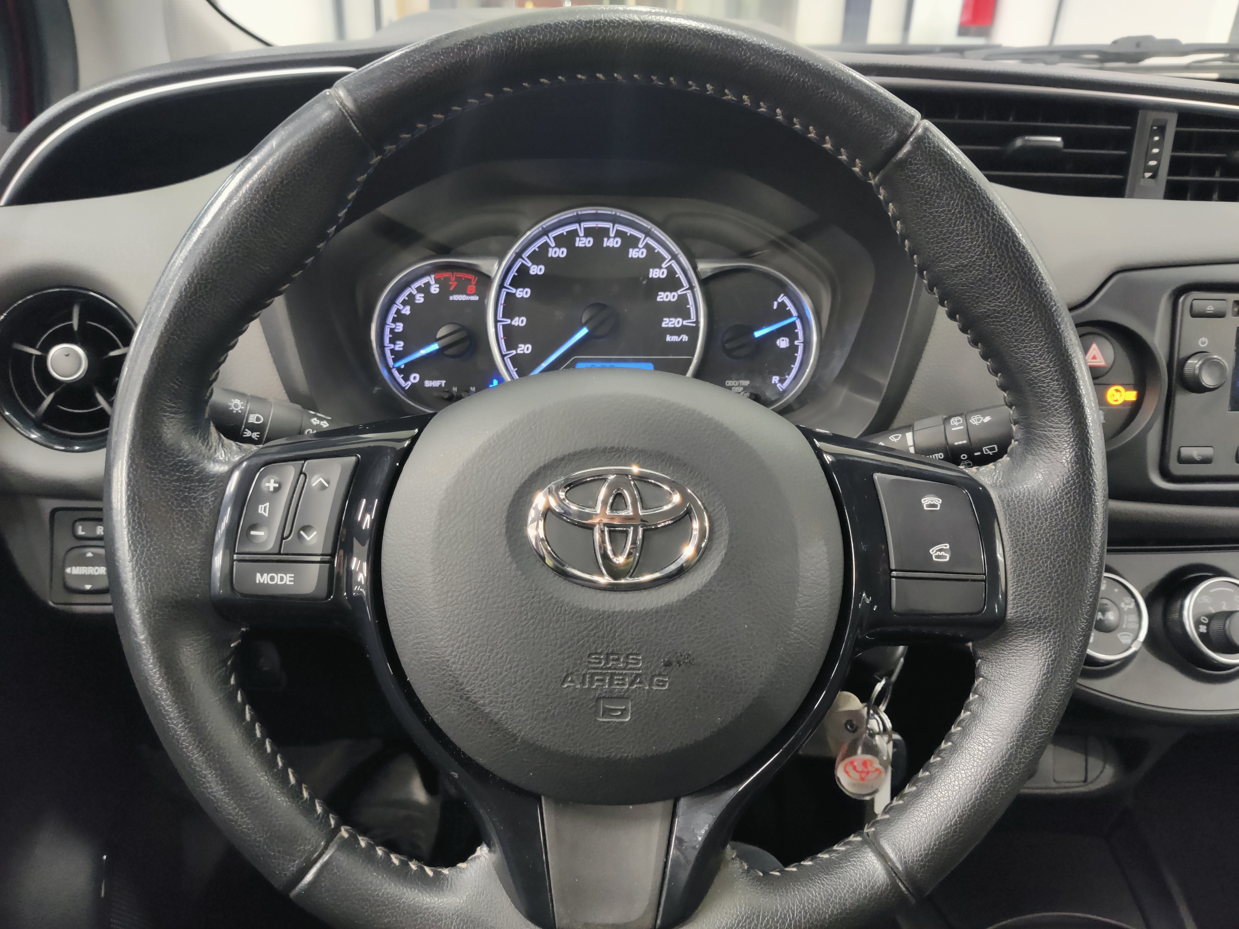 TOYOTA Yaris 2017
