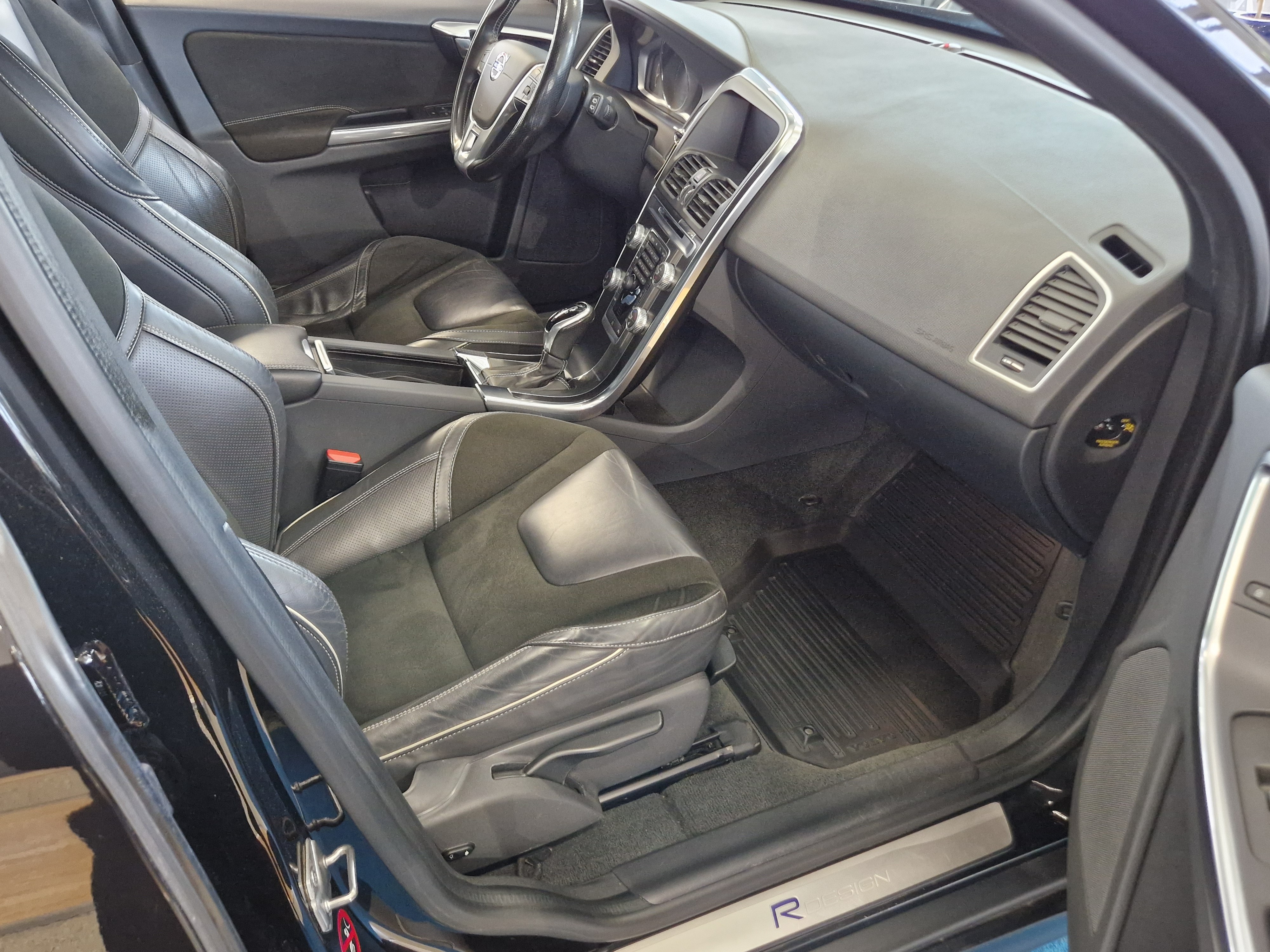 VOLVO XC60 2017