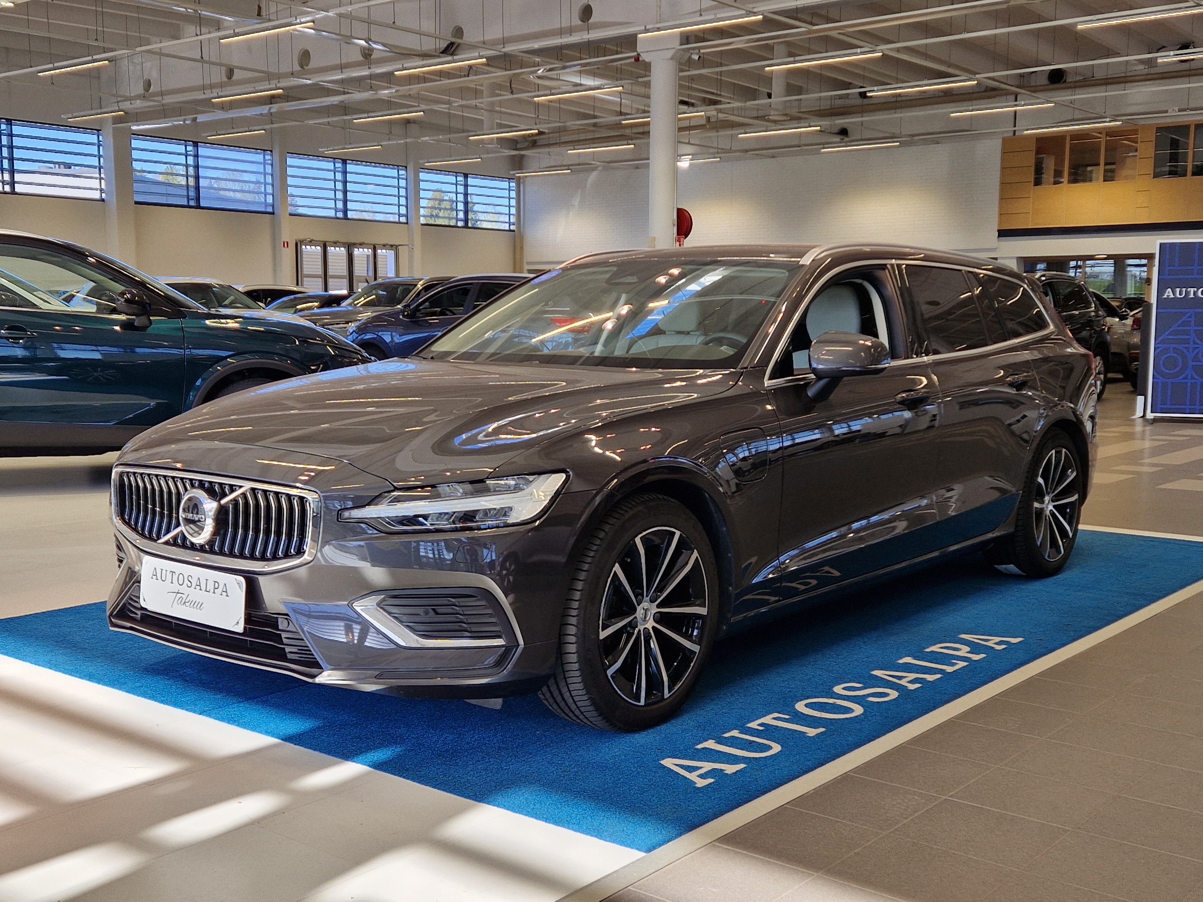 VOLVO V60 2023
