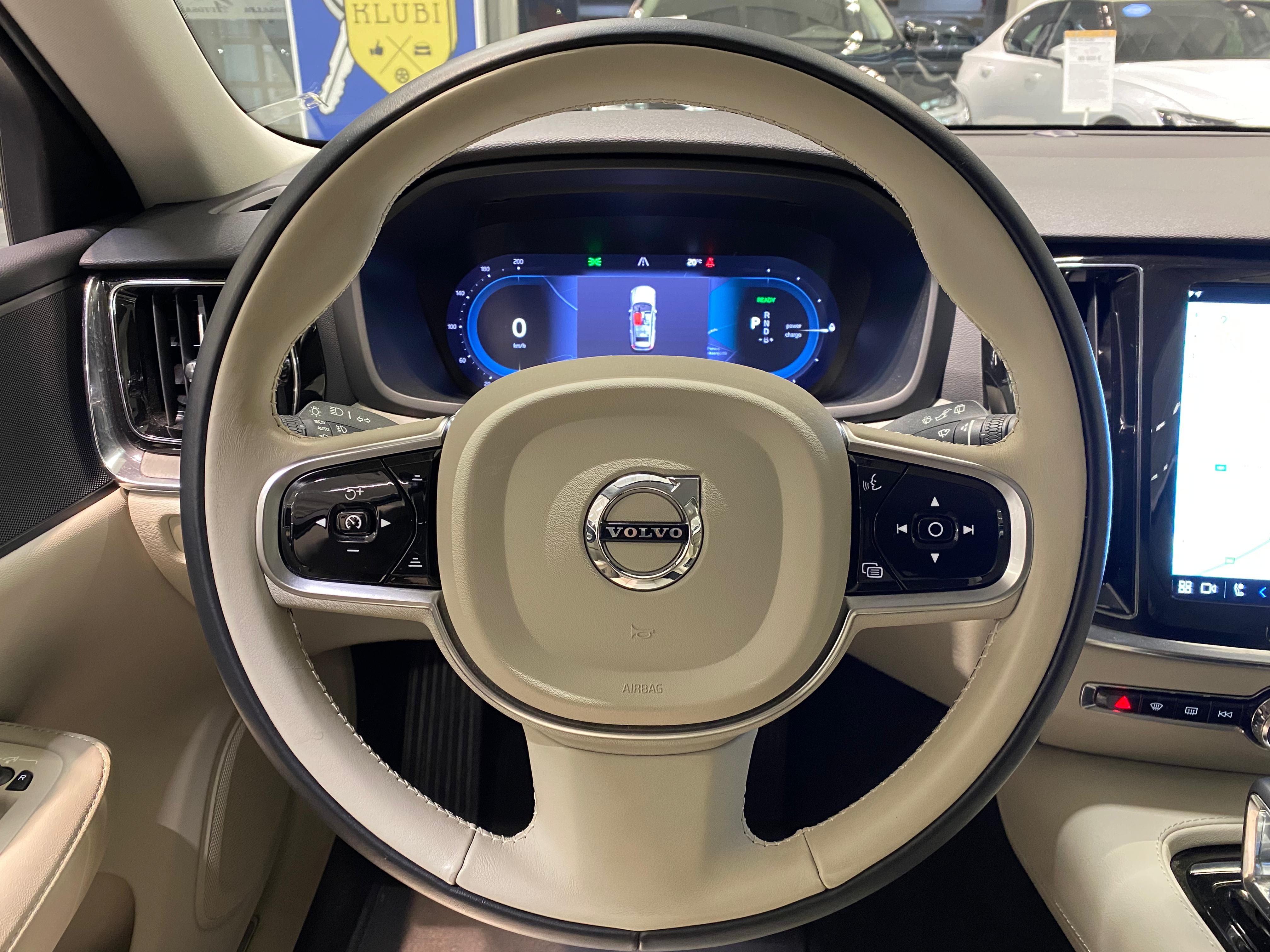 VOLVO V60 2023
