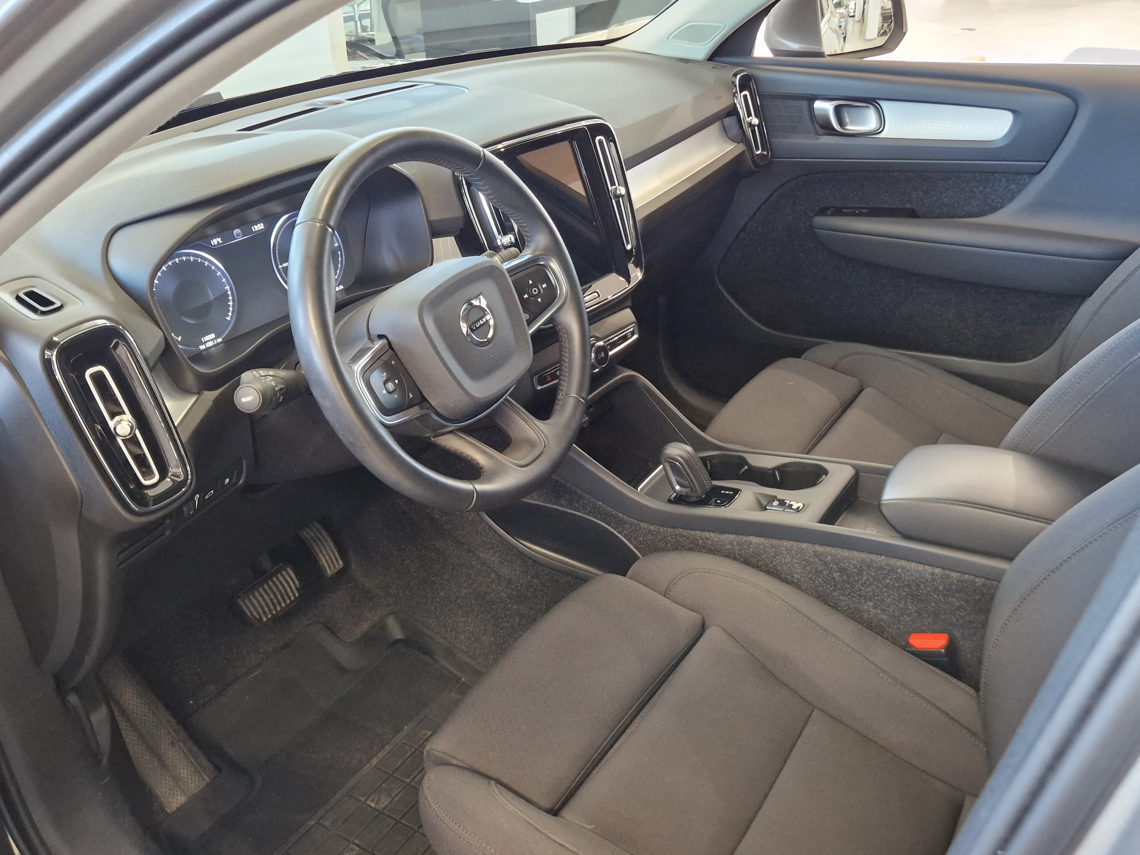 VOLVO XC40 2021