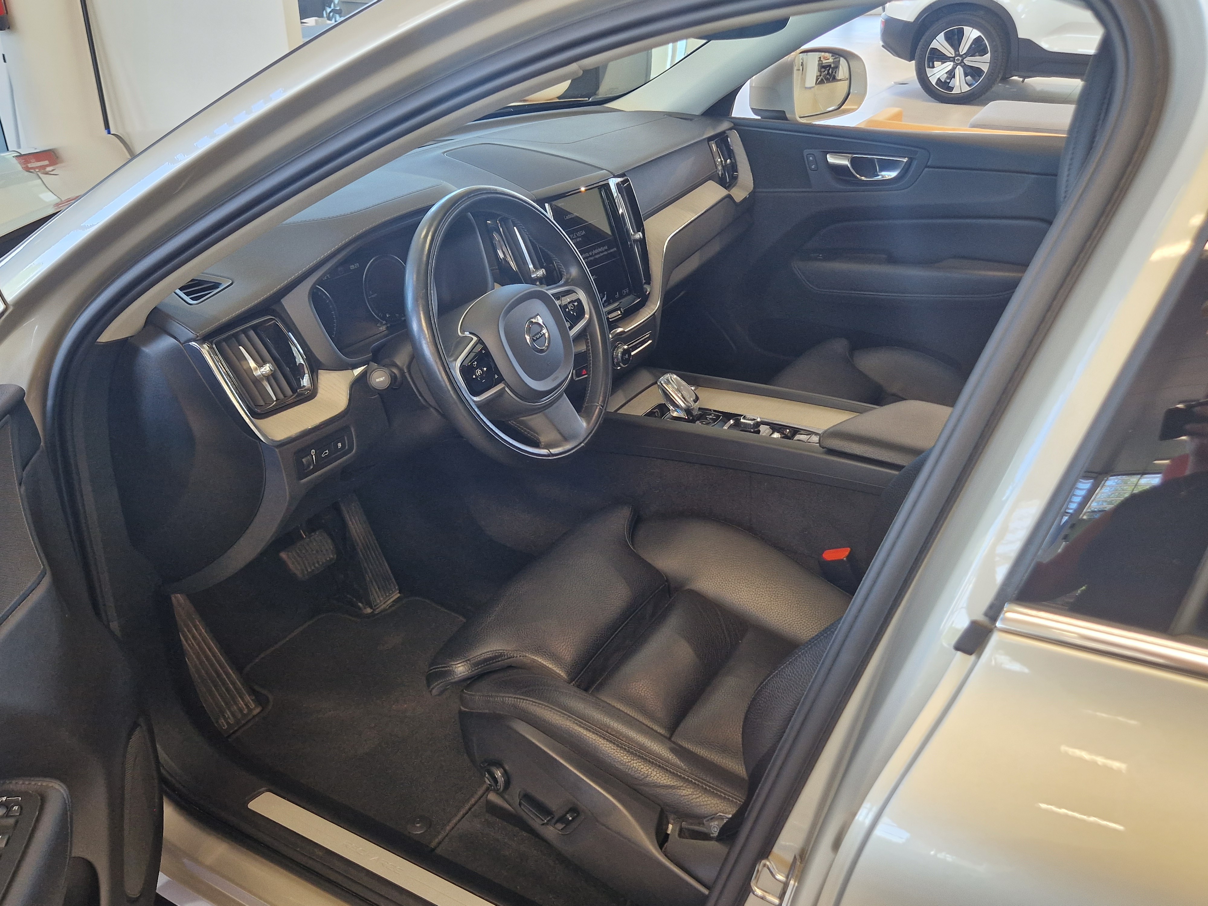 VOLVO XC60 2021