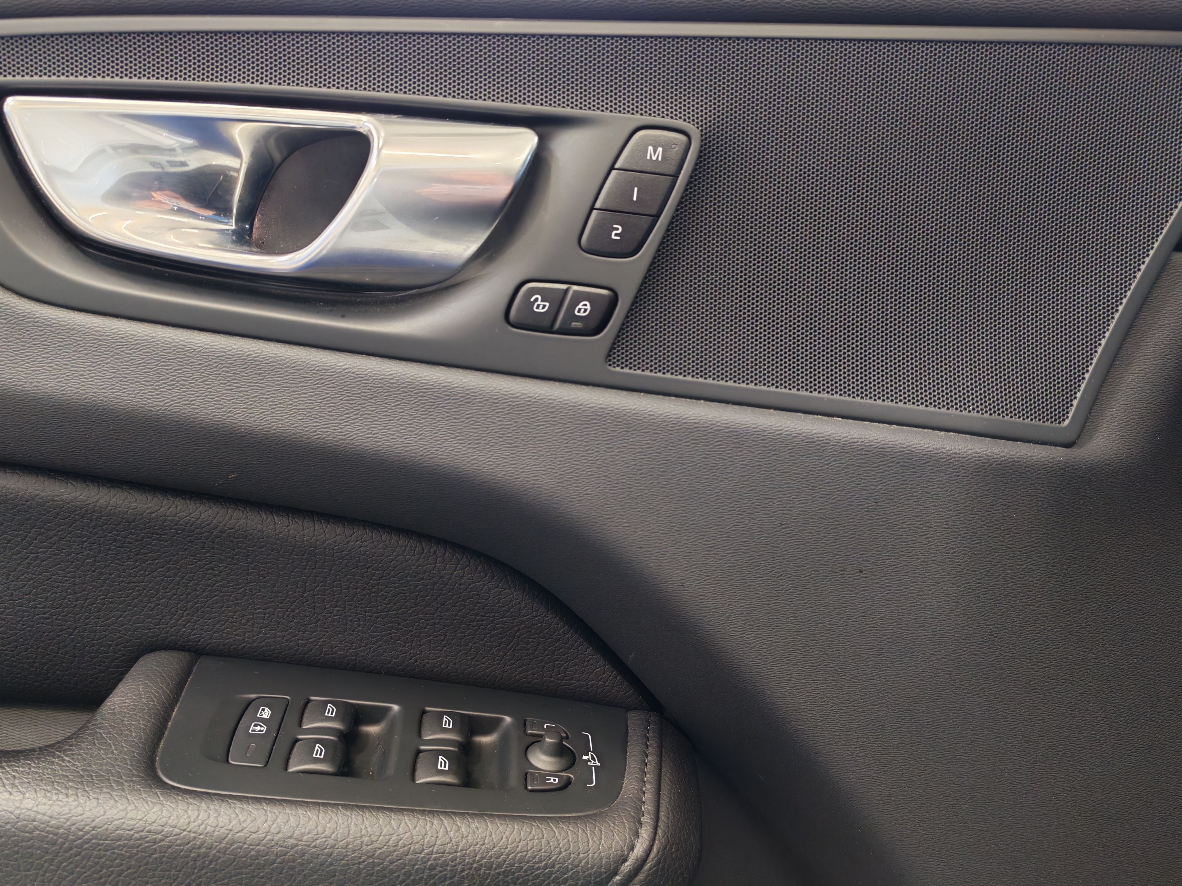 VOLVO XC60 2021