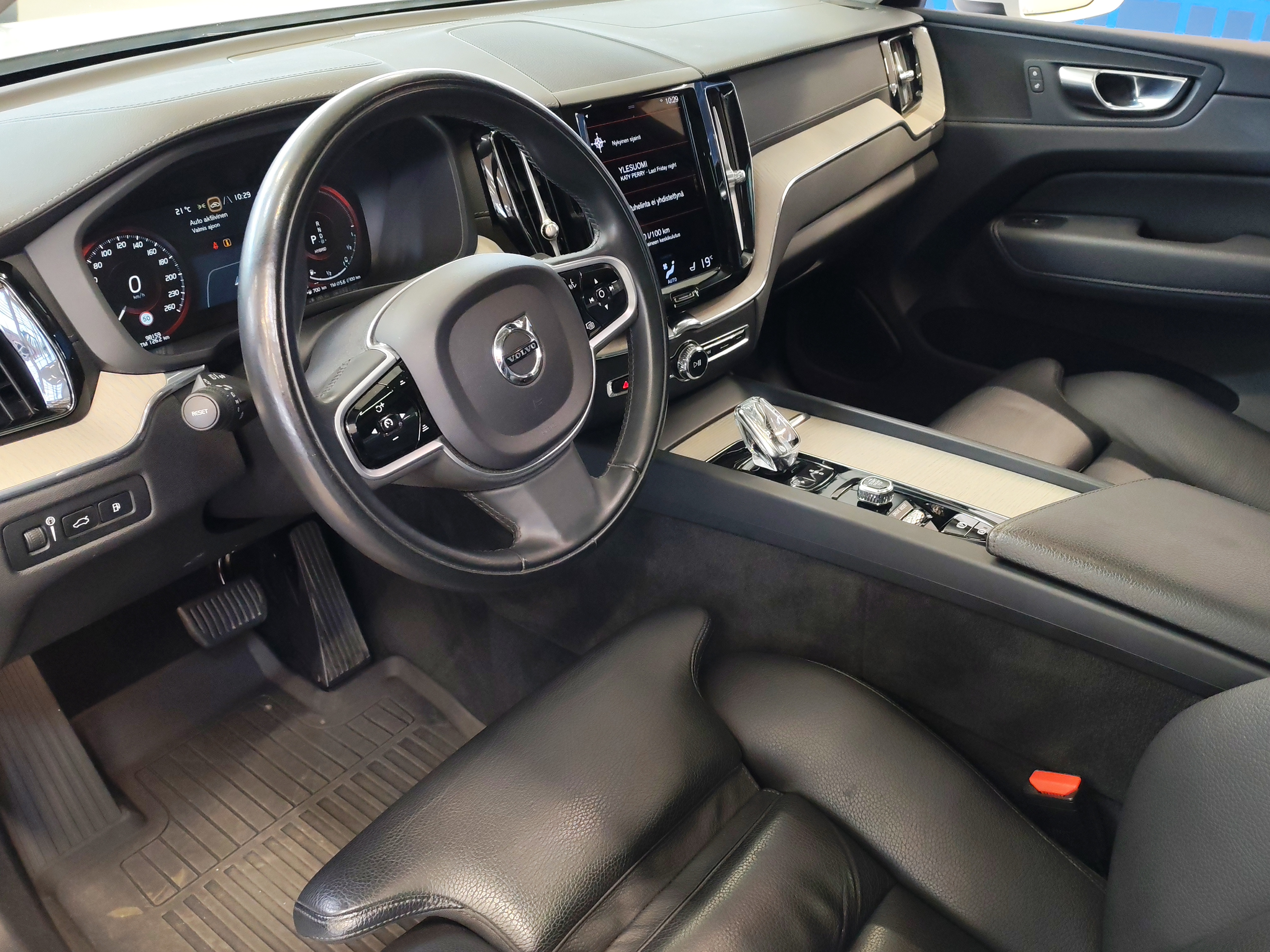 VOLVO XC60 2021