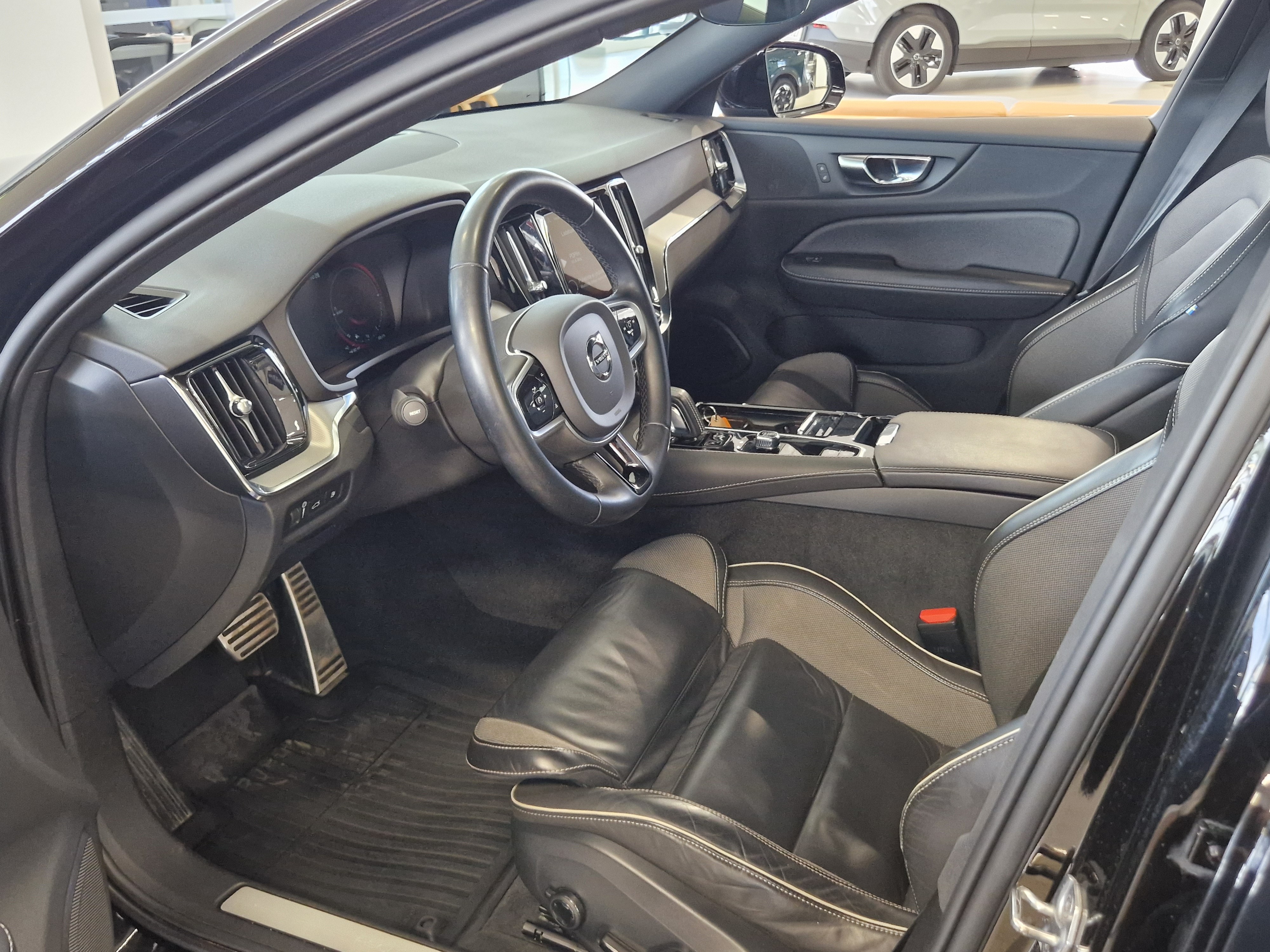 VOLVO V60 2022