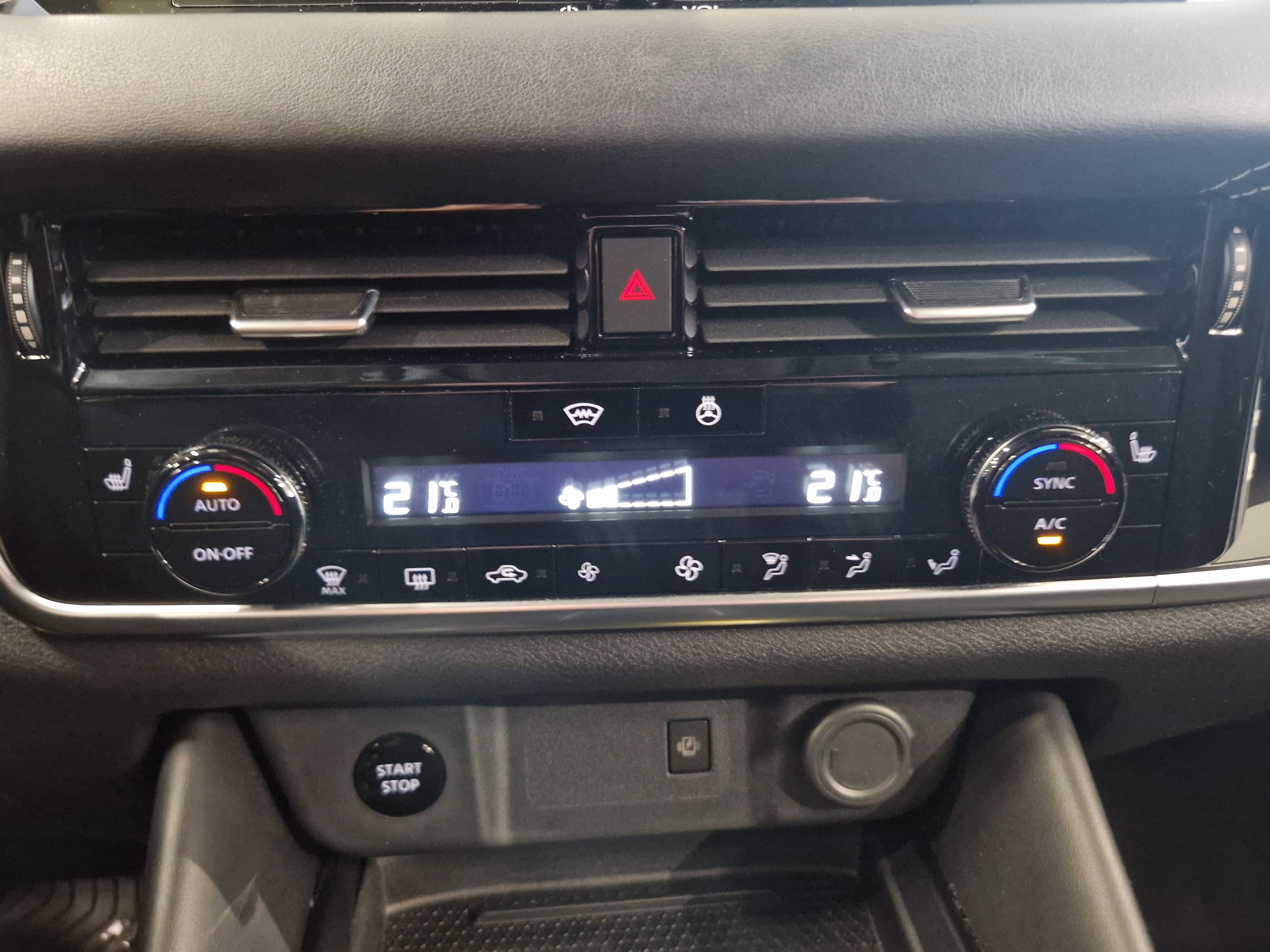 NISSAN Qashqai 2024
