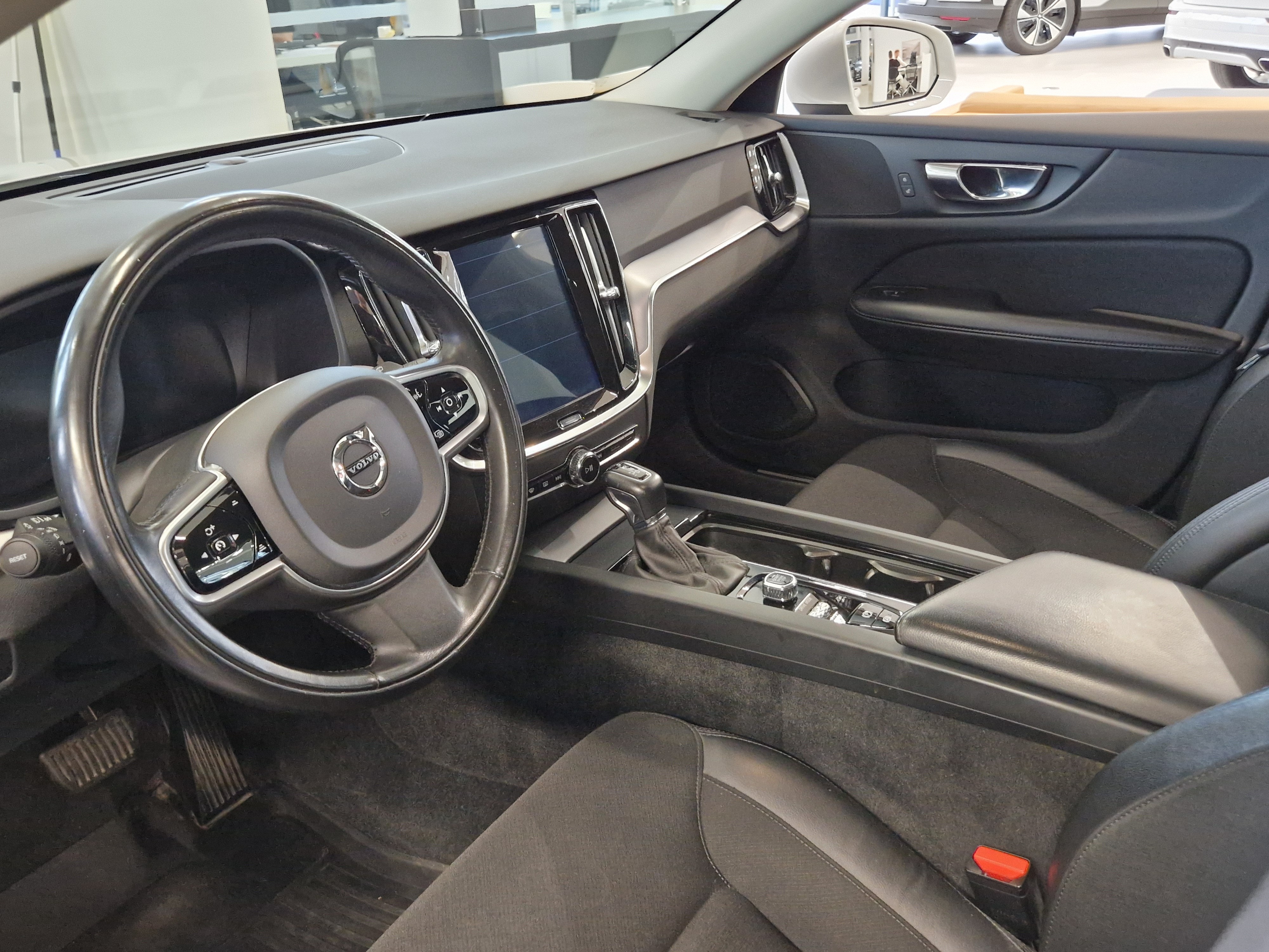 VOLVO V60 2020