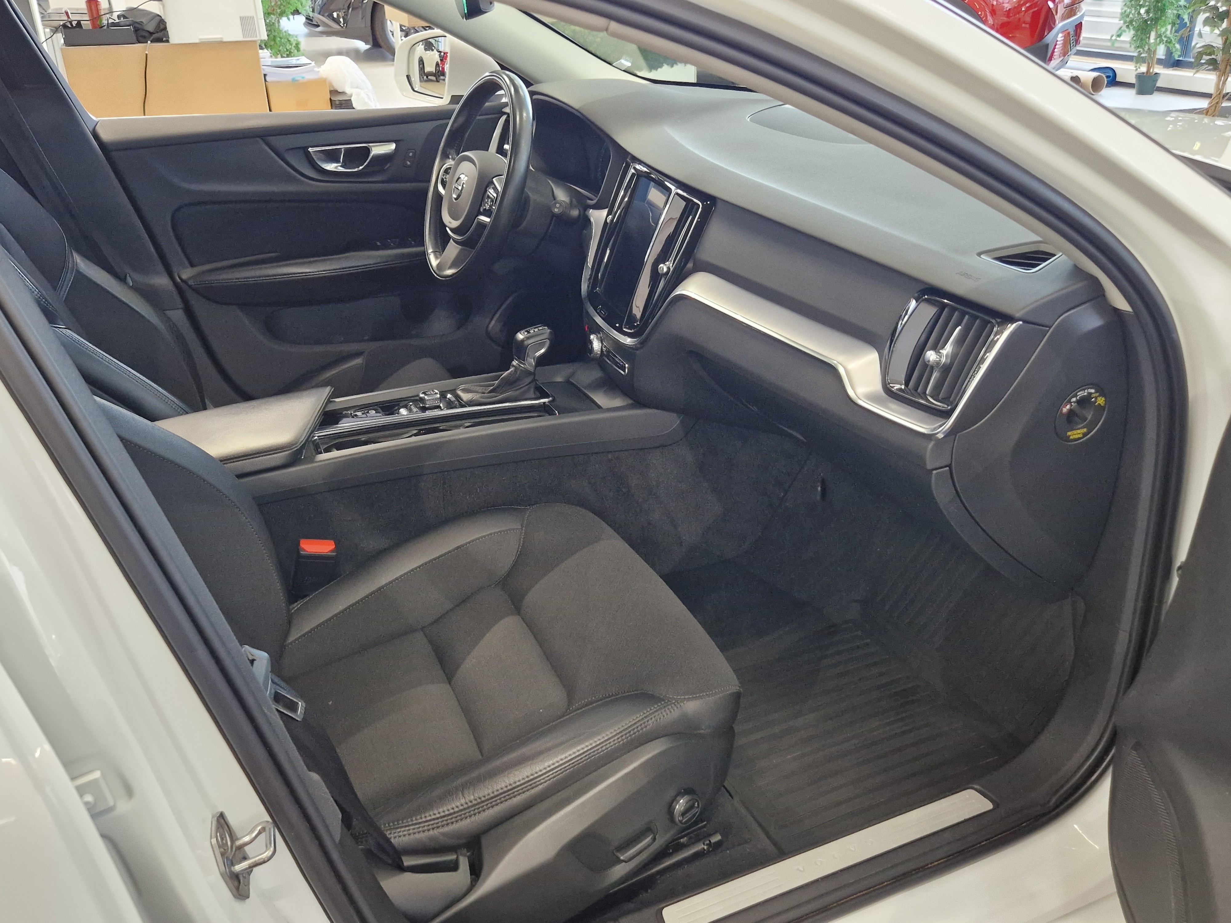 VOLVO V60 2020