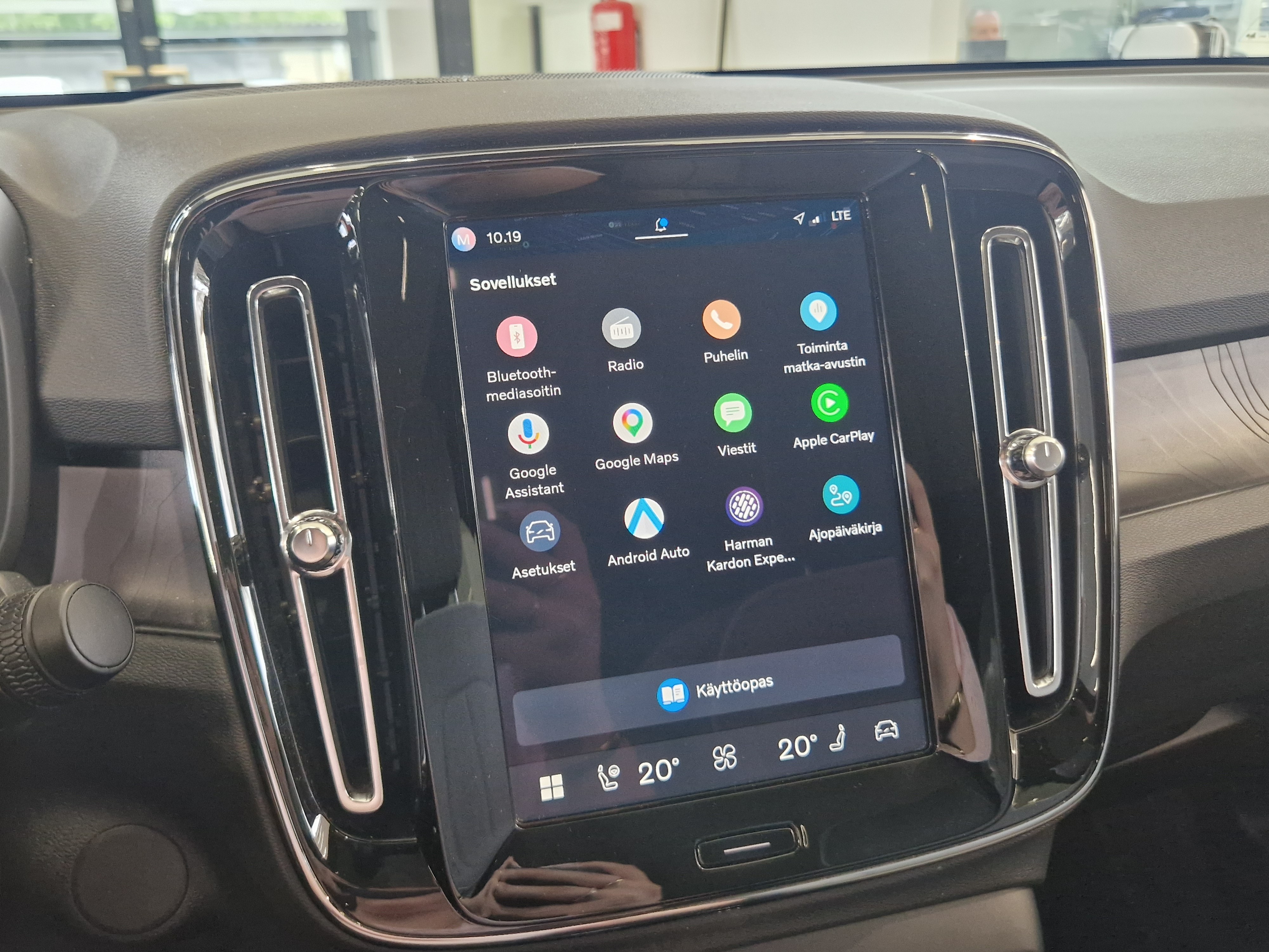 VOLVO C40 2024