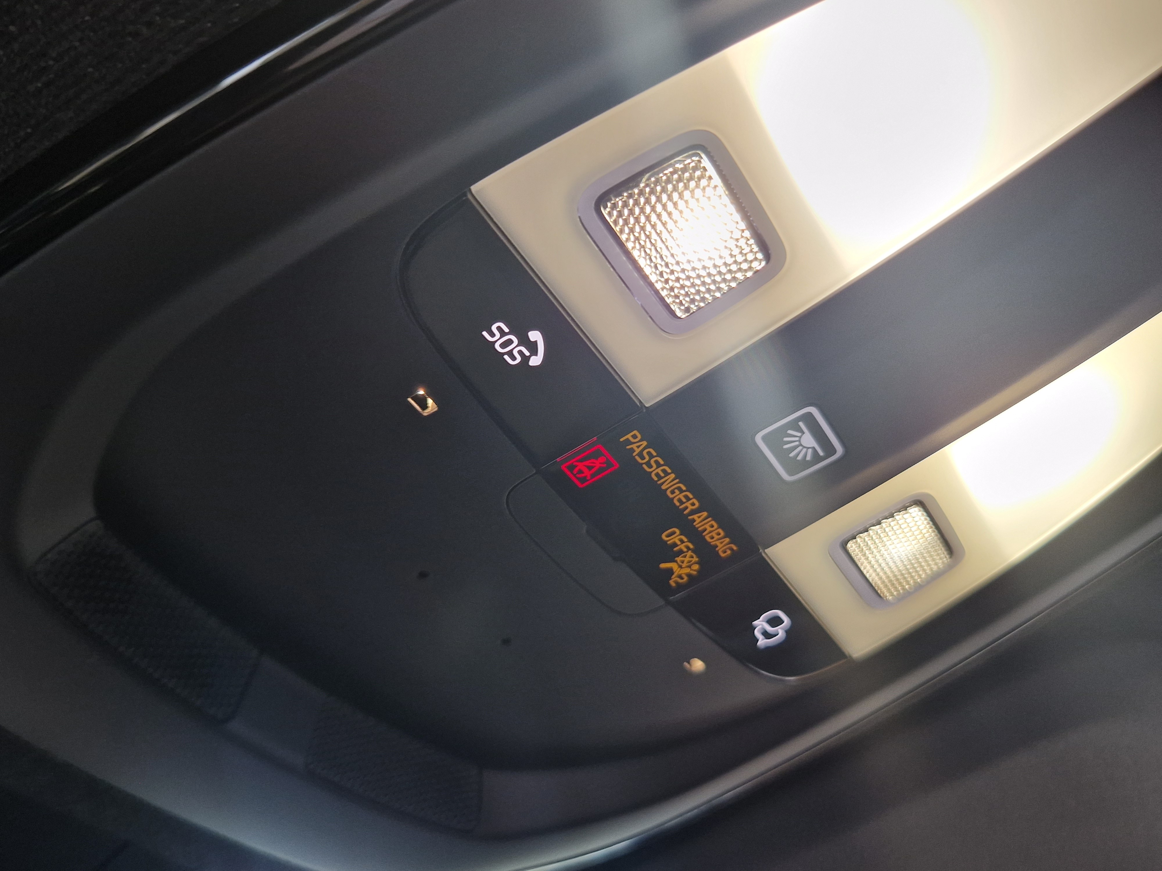 VOLVO C40 2024