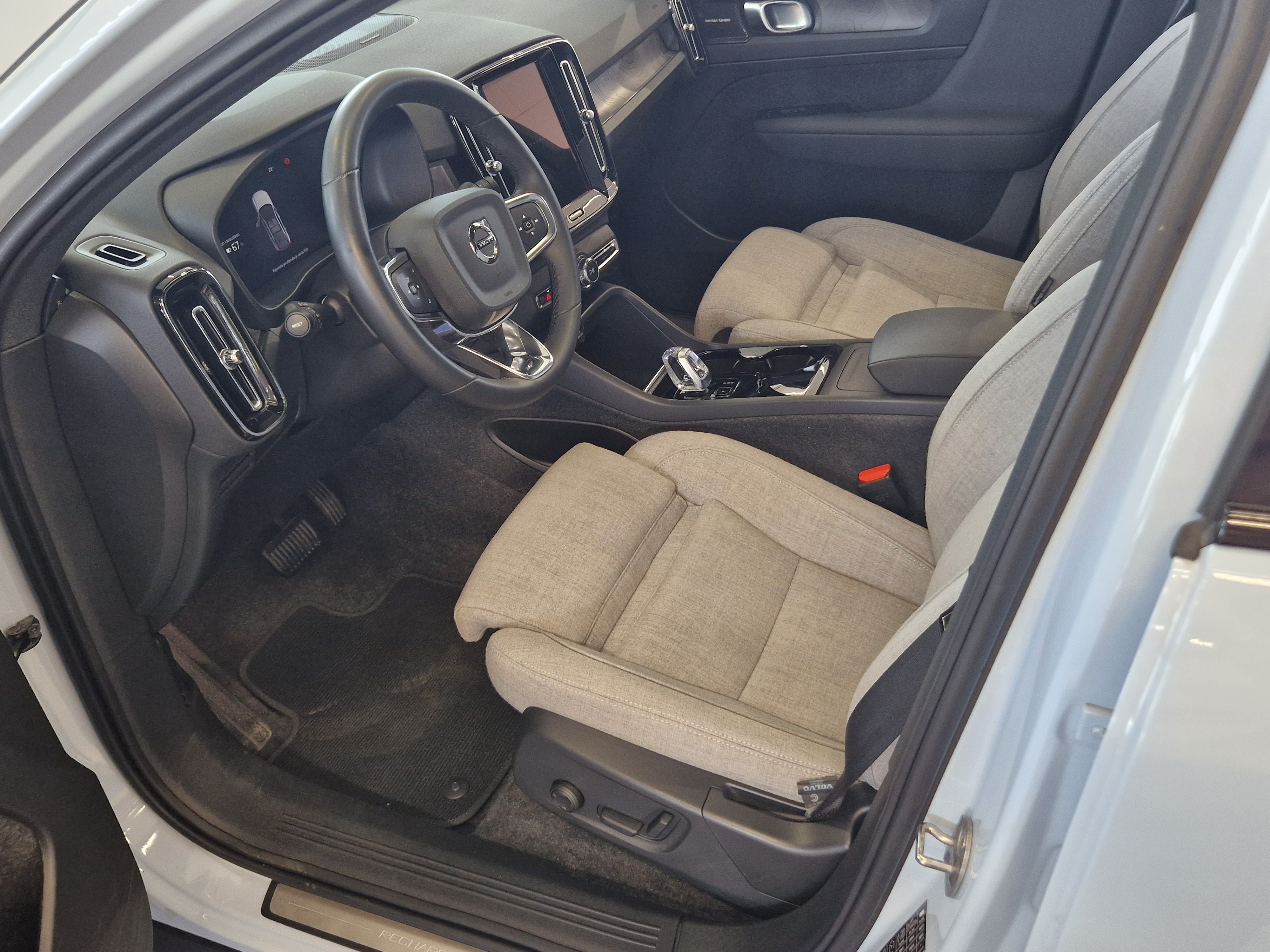 VOLVO C40 2024
