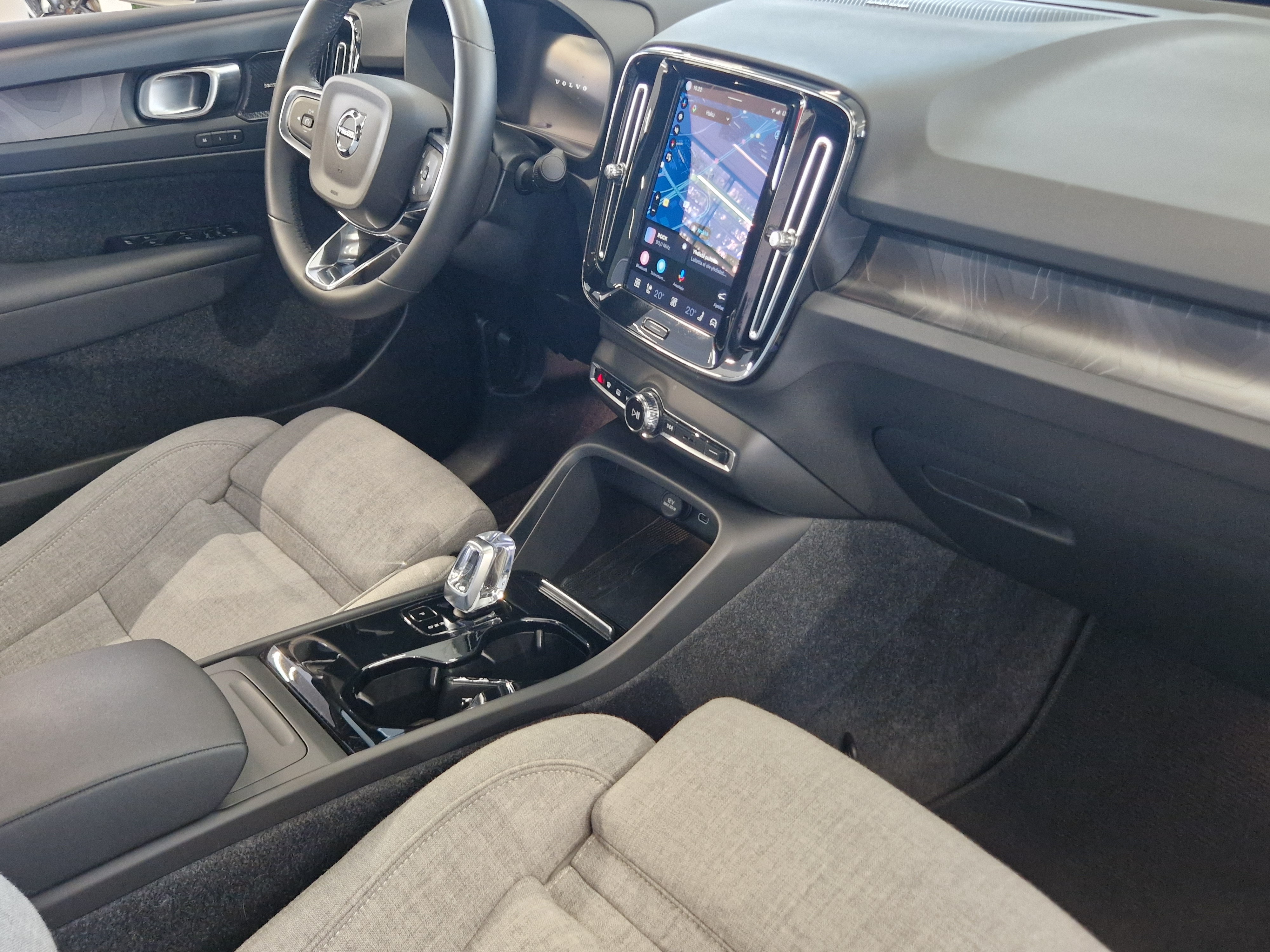 VOLVO C40 2024