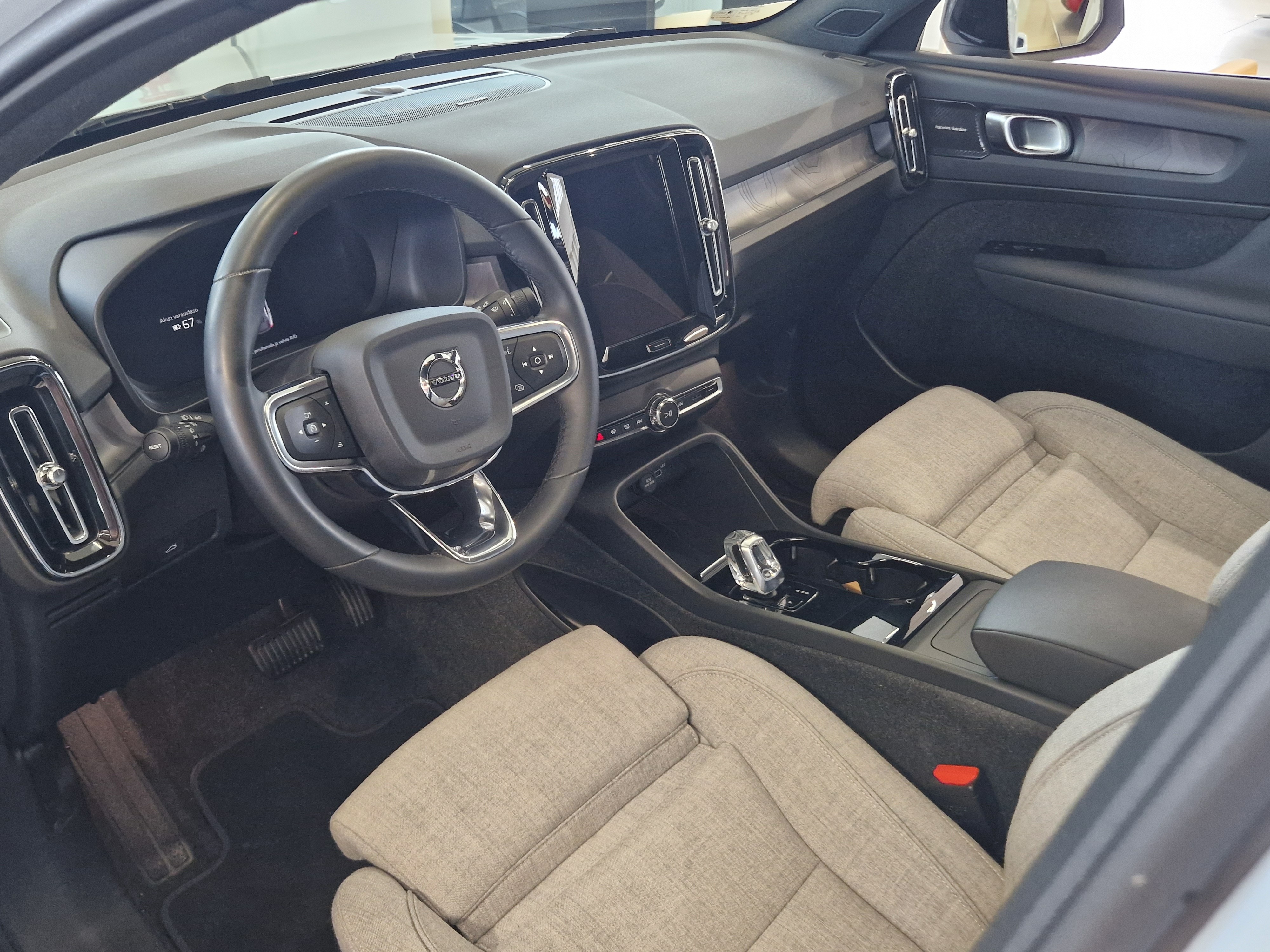 VOLVO C40 2024