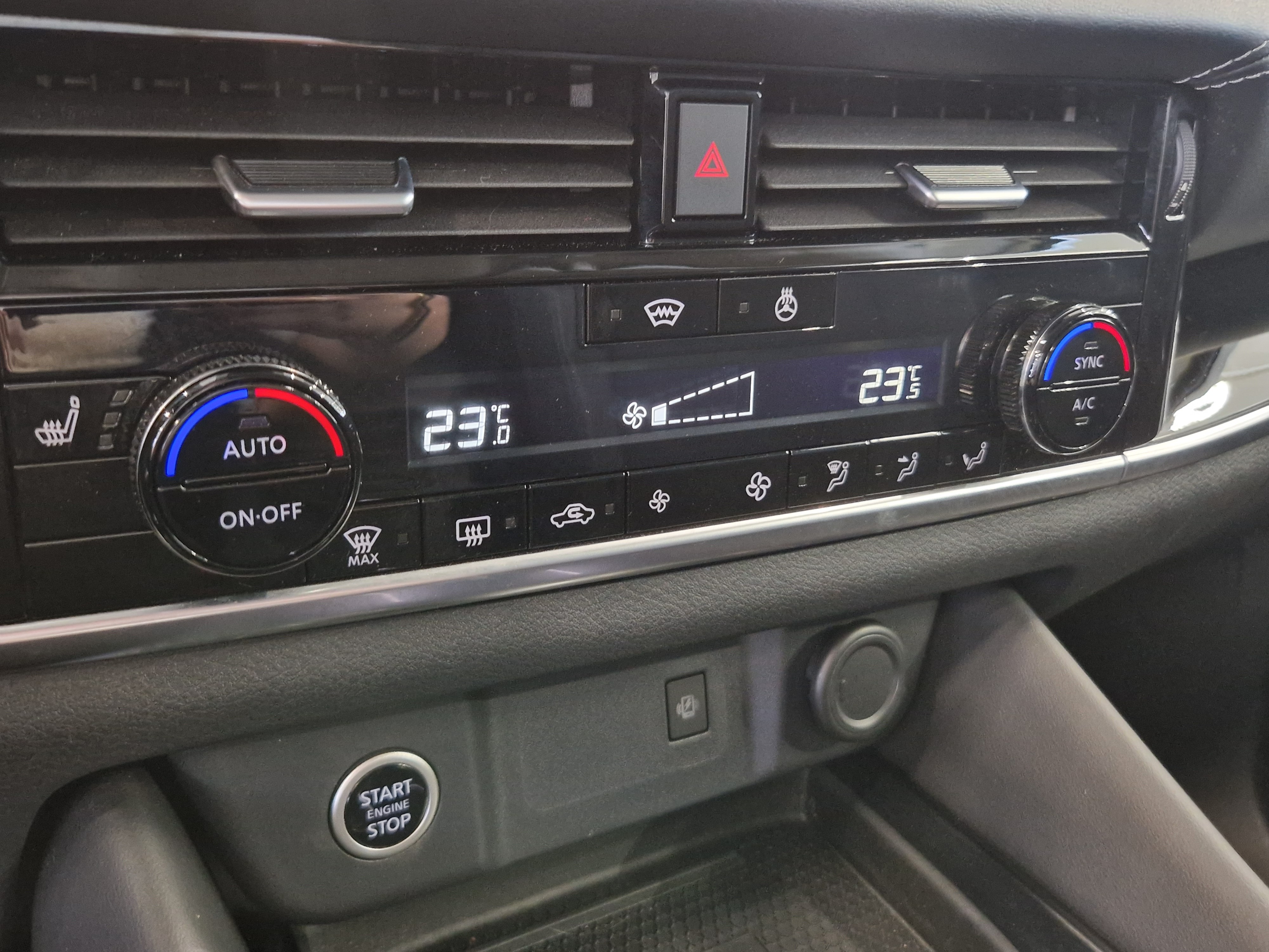 NISSAN Qashqai 2022