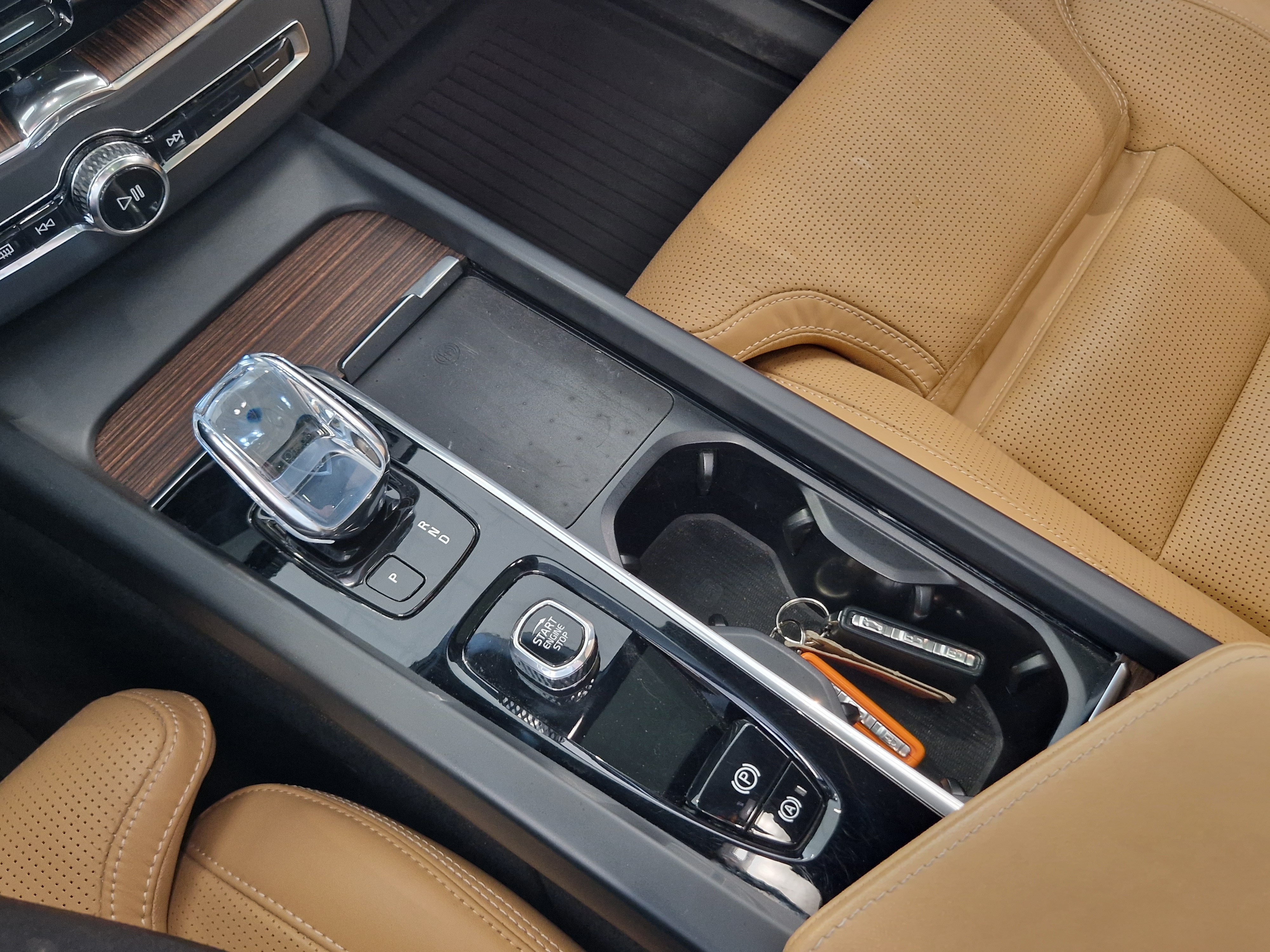 VOLVO XC60 2022