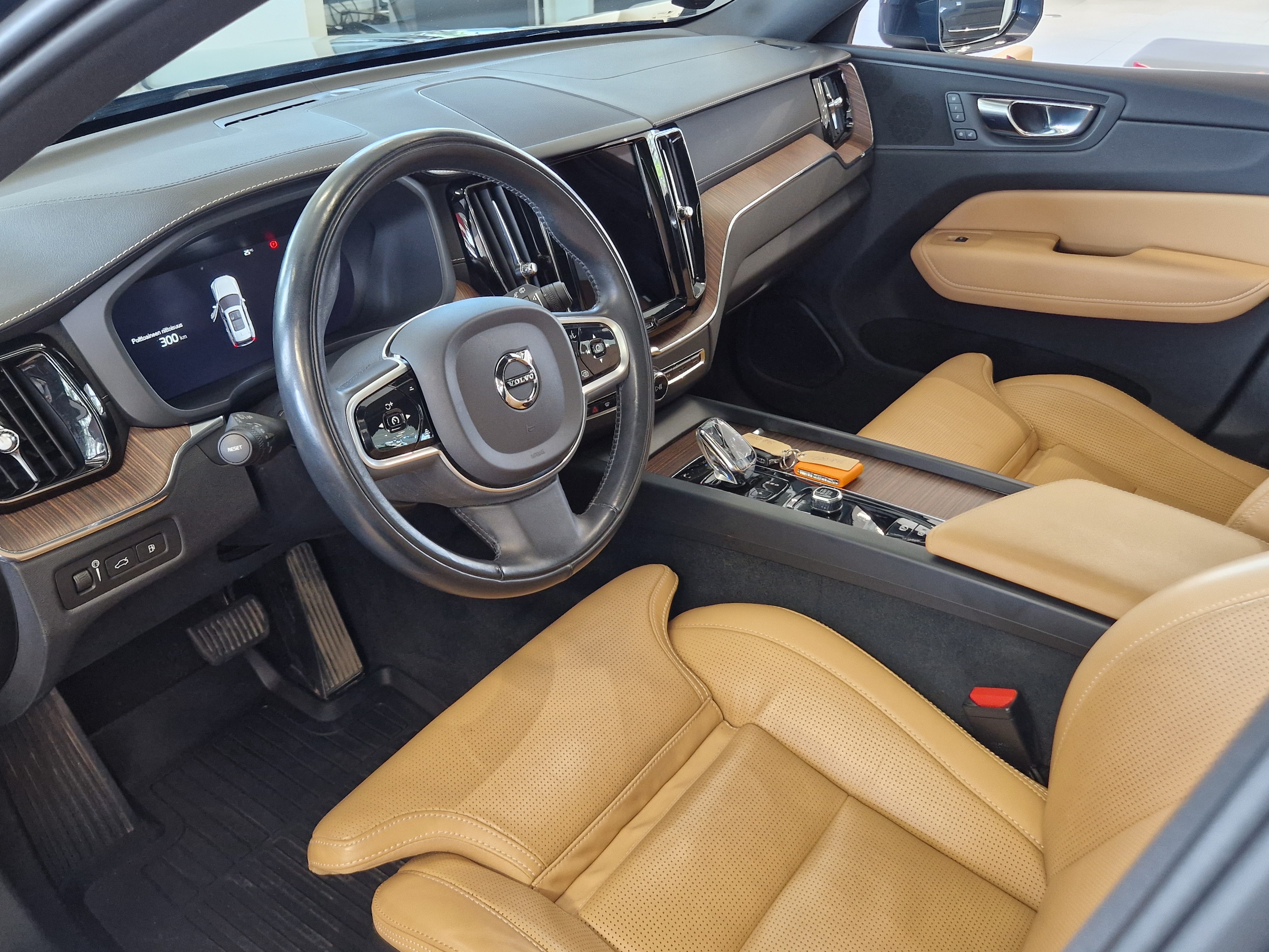 VOLVO XC60 2022