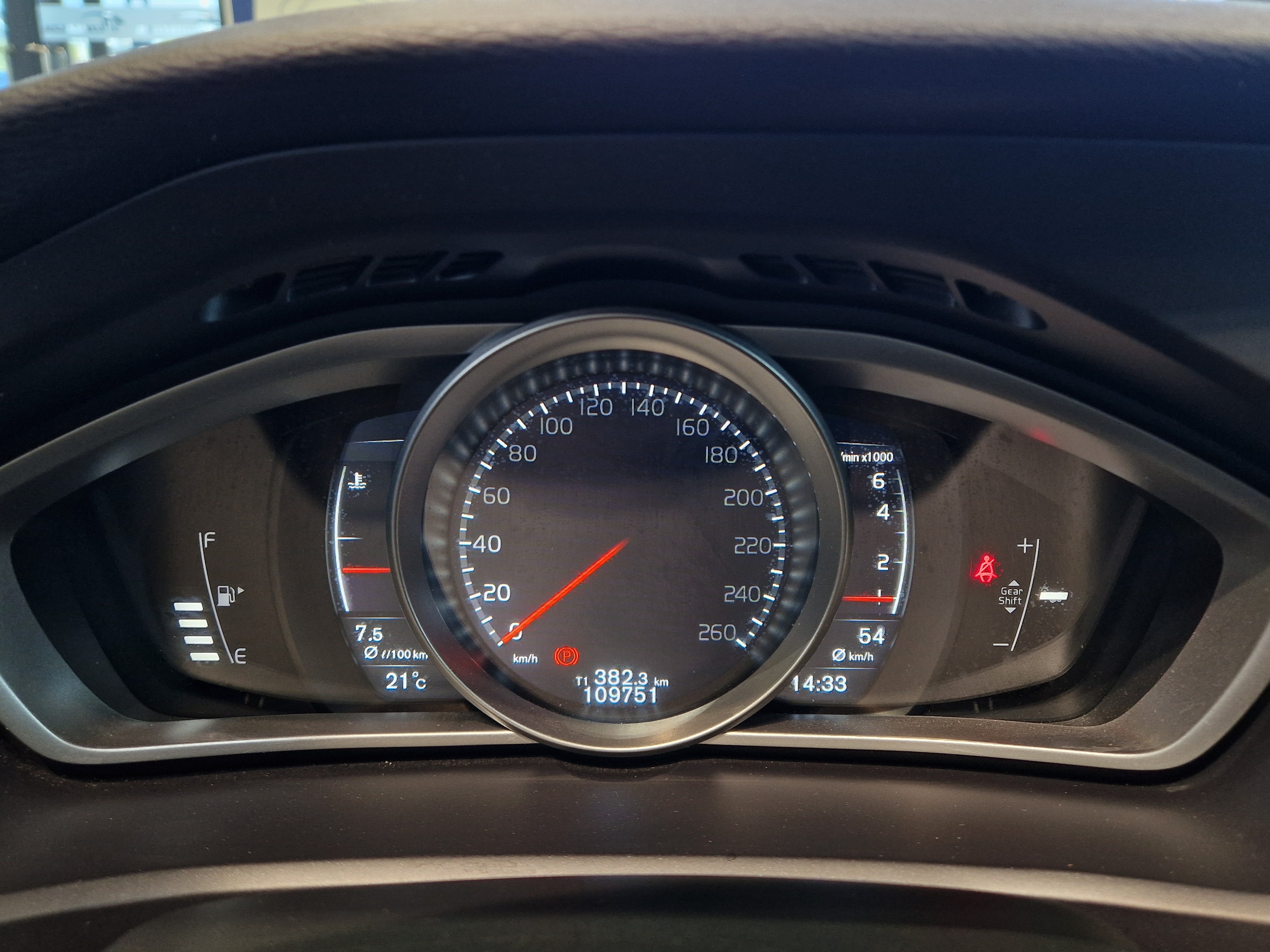 VOLVO V40 2018