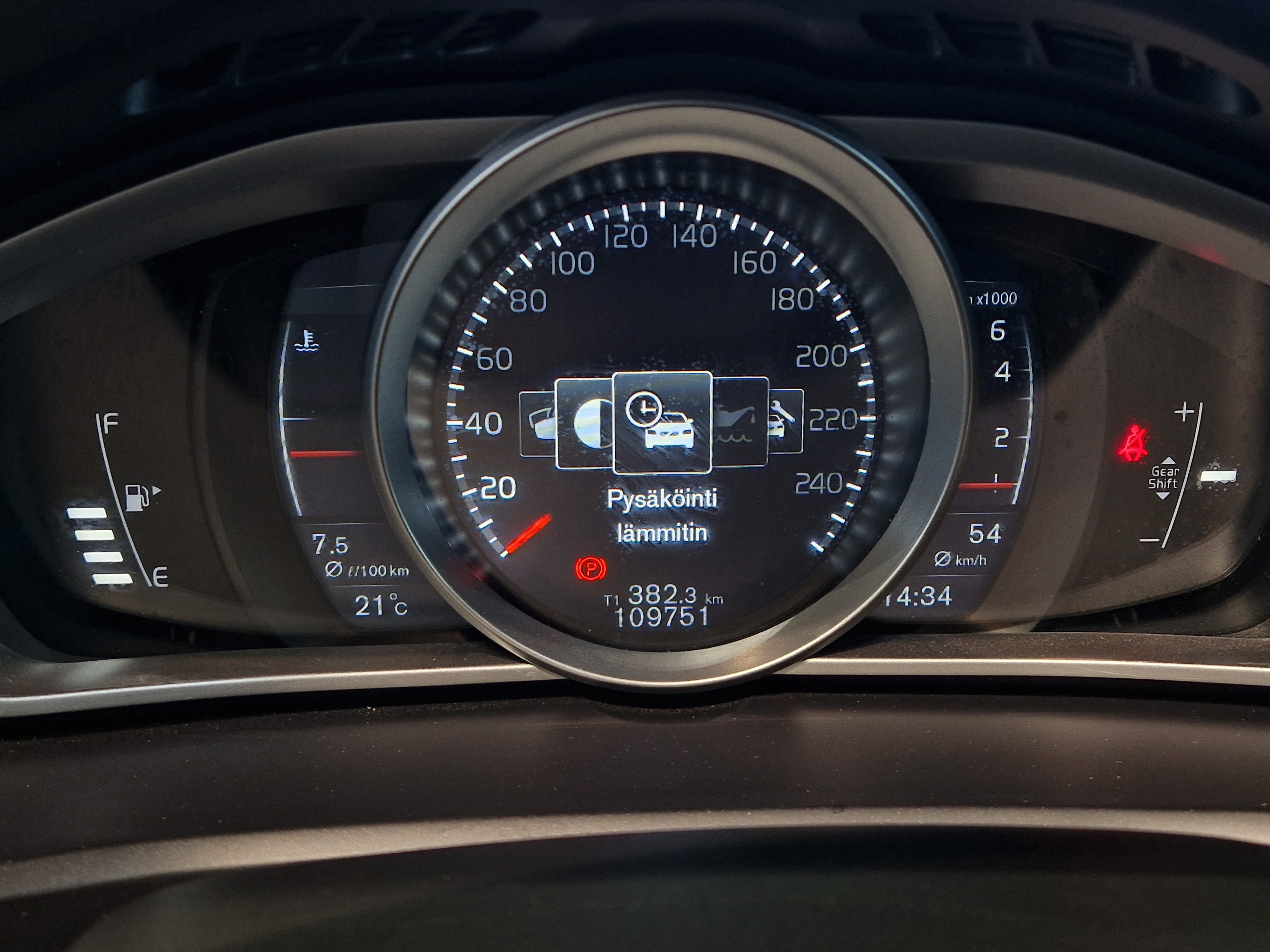 VOLVO V40 2018