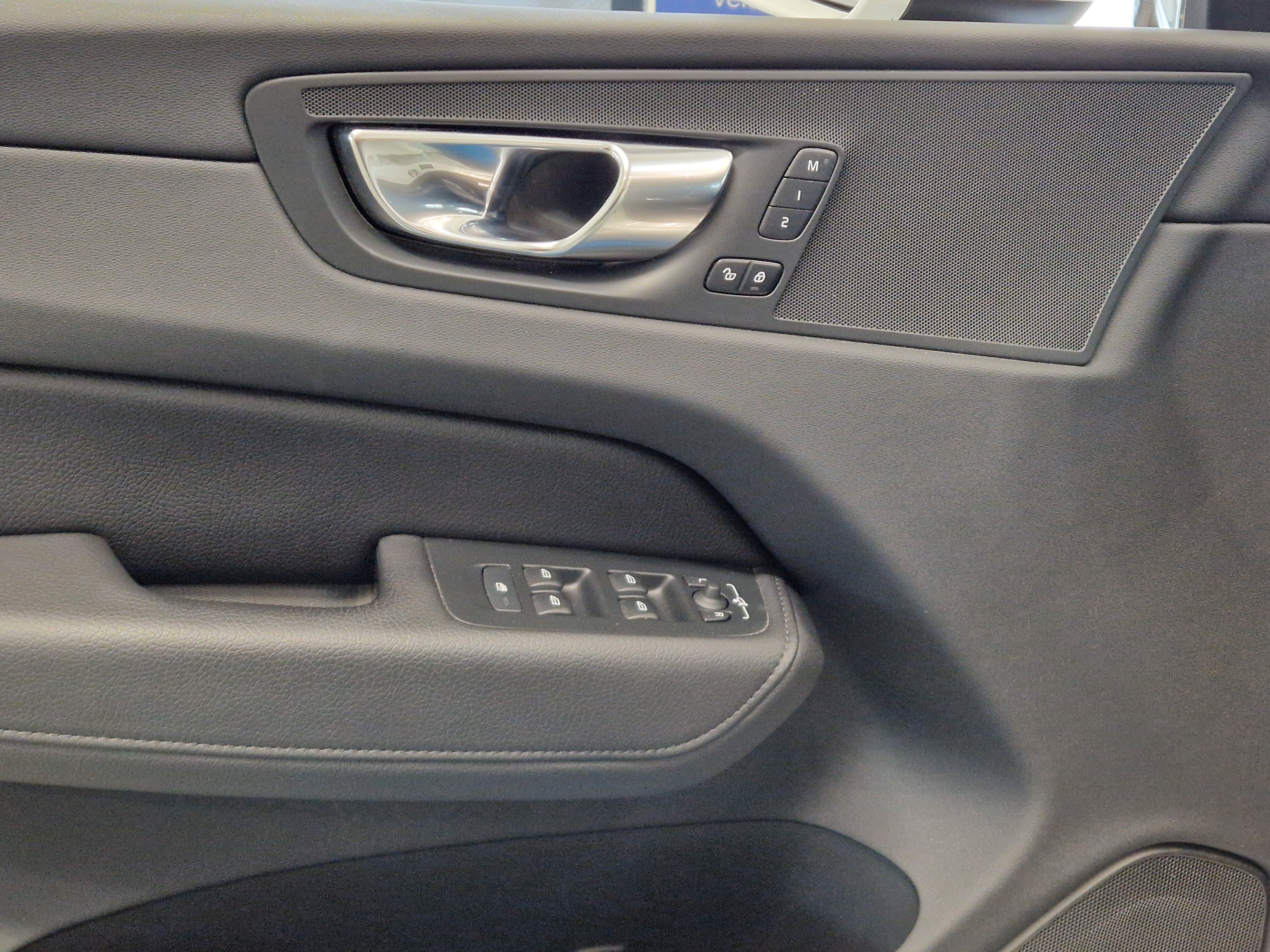 VOLVO XC60 2022