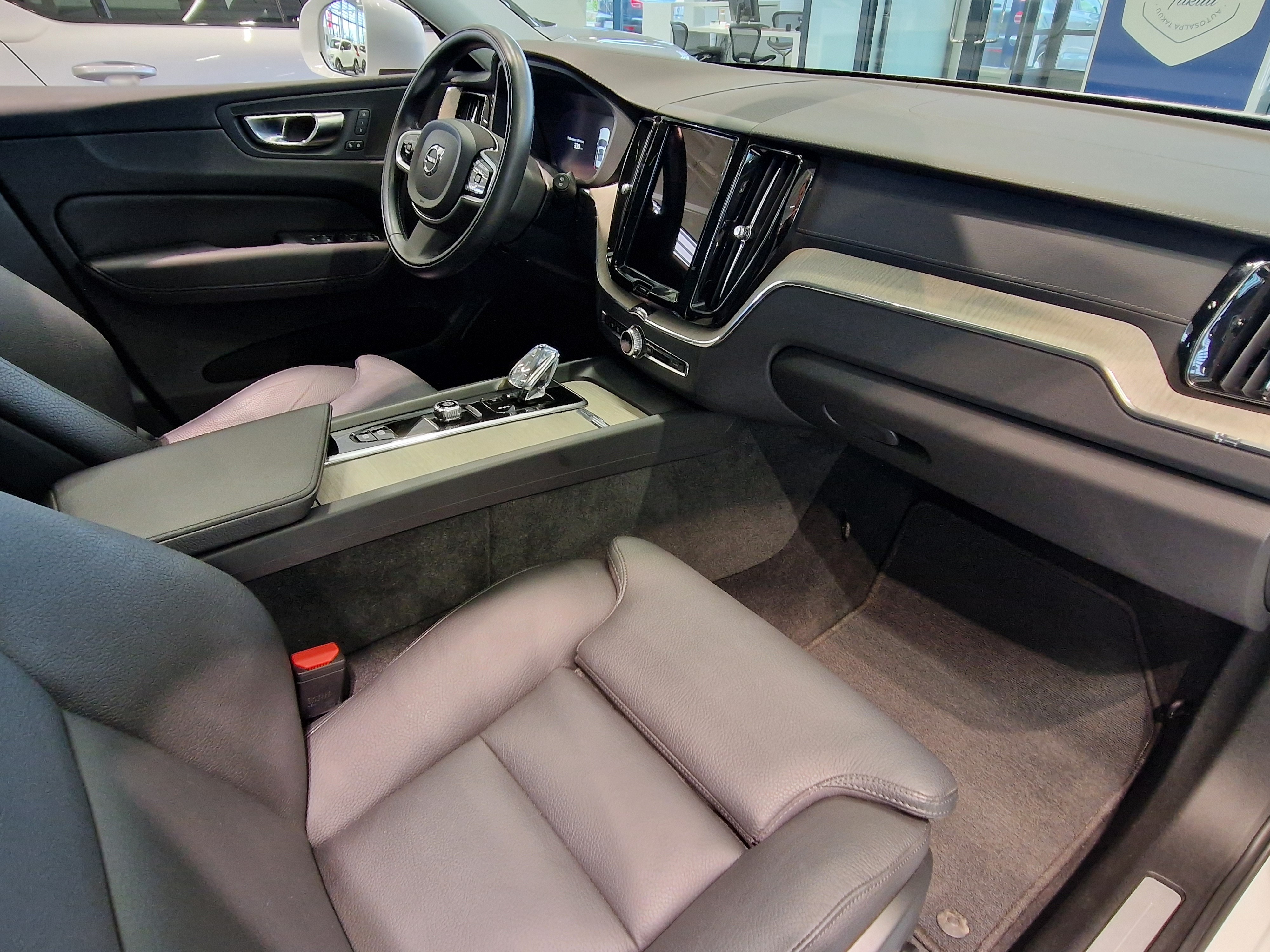VOLVO XC60 2022