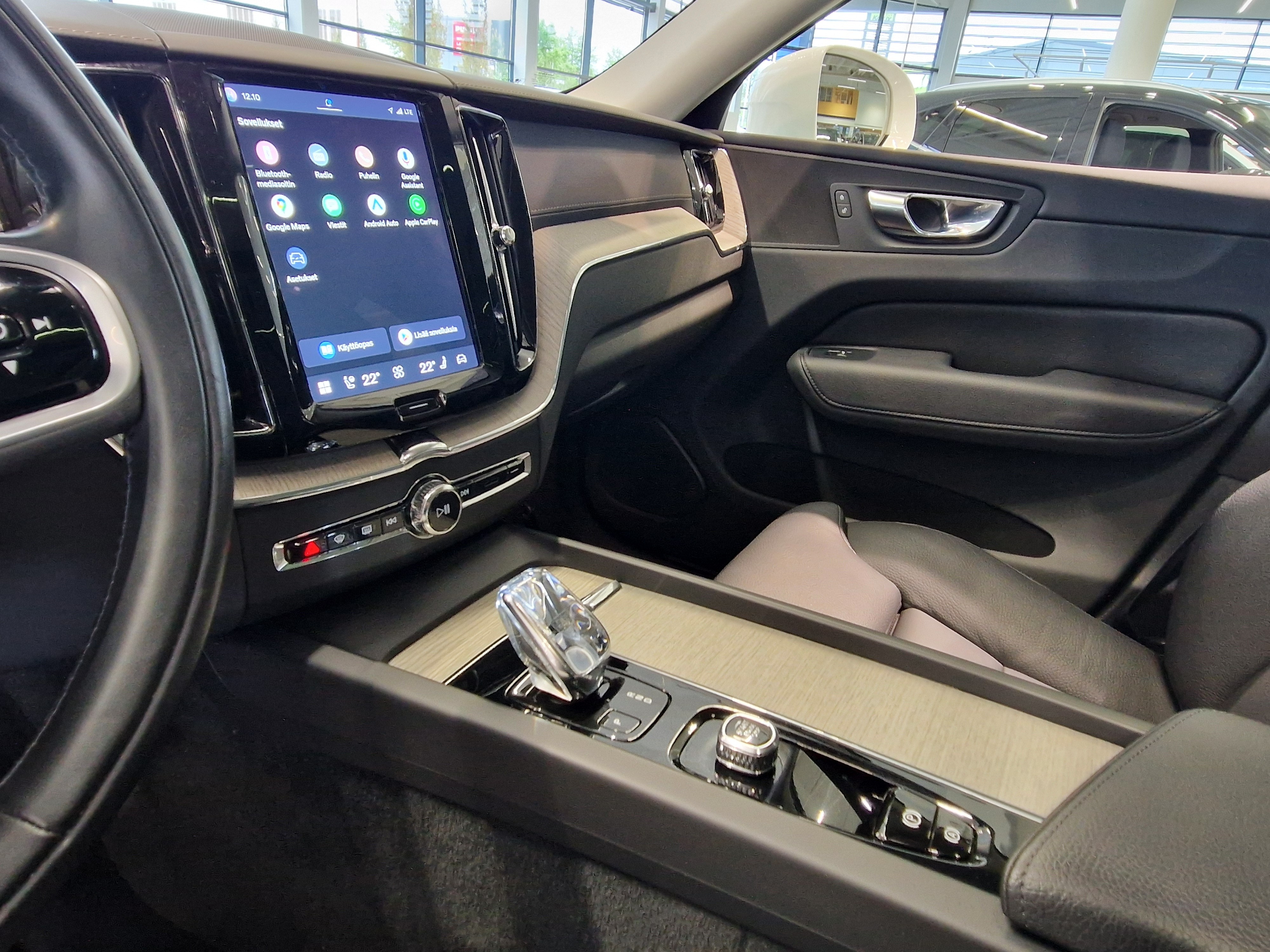 VOLVO XC60 2022
