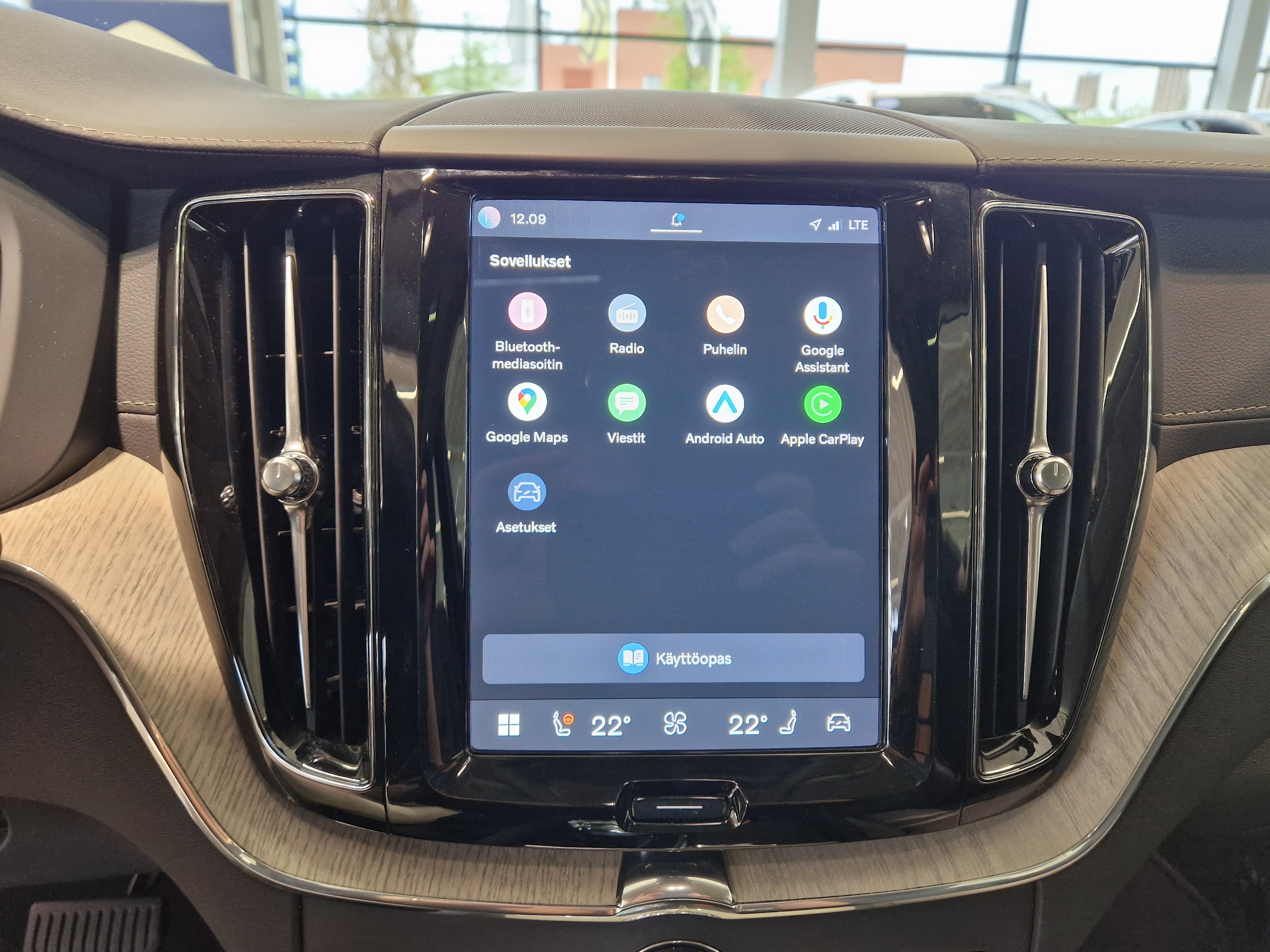 VOLVO XC60 2022