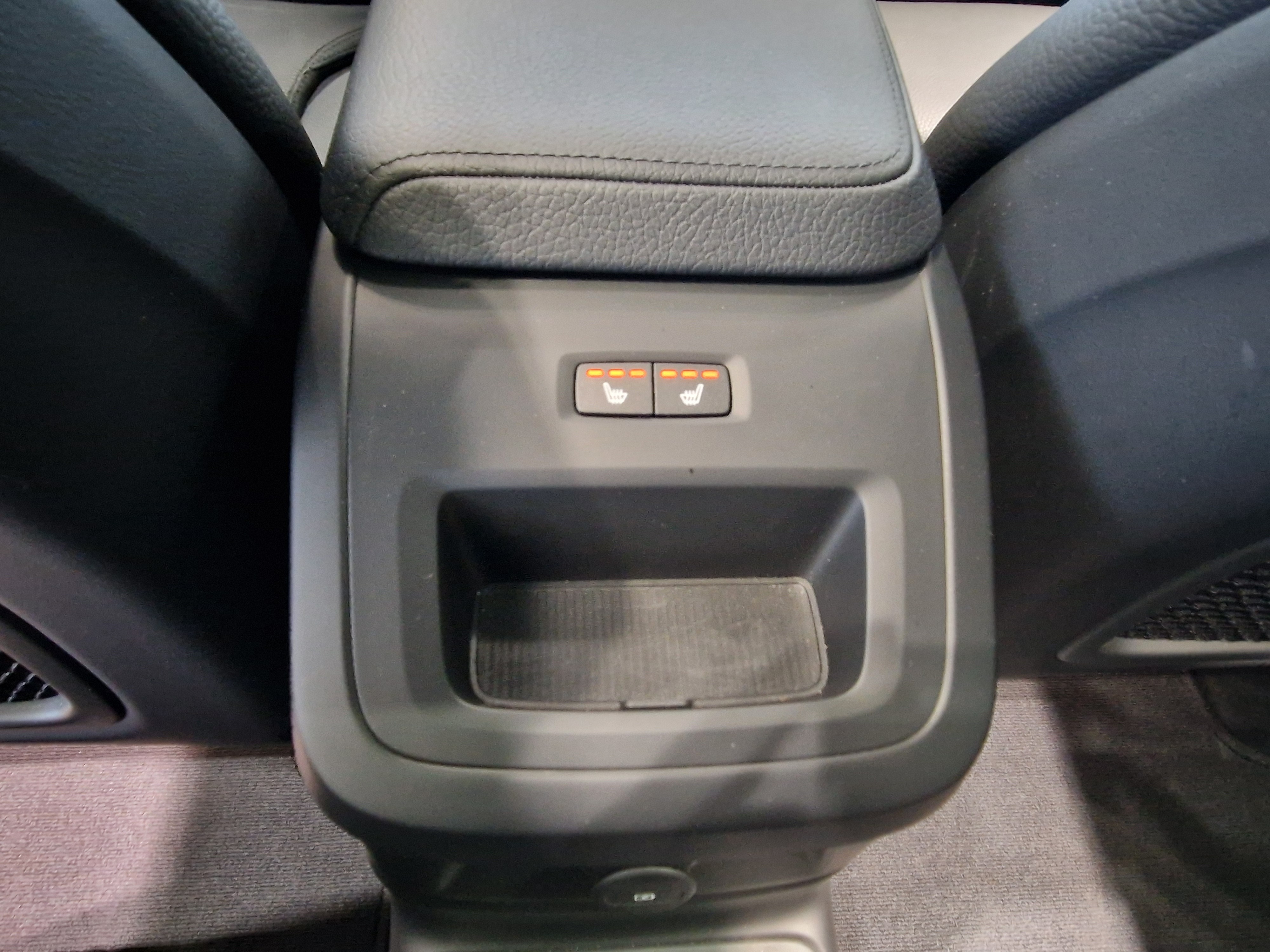 VOLVO XC60 2022