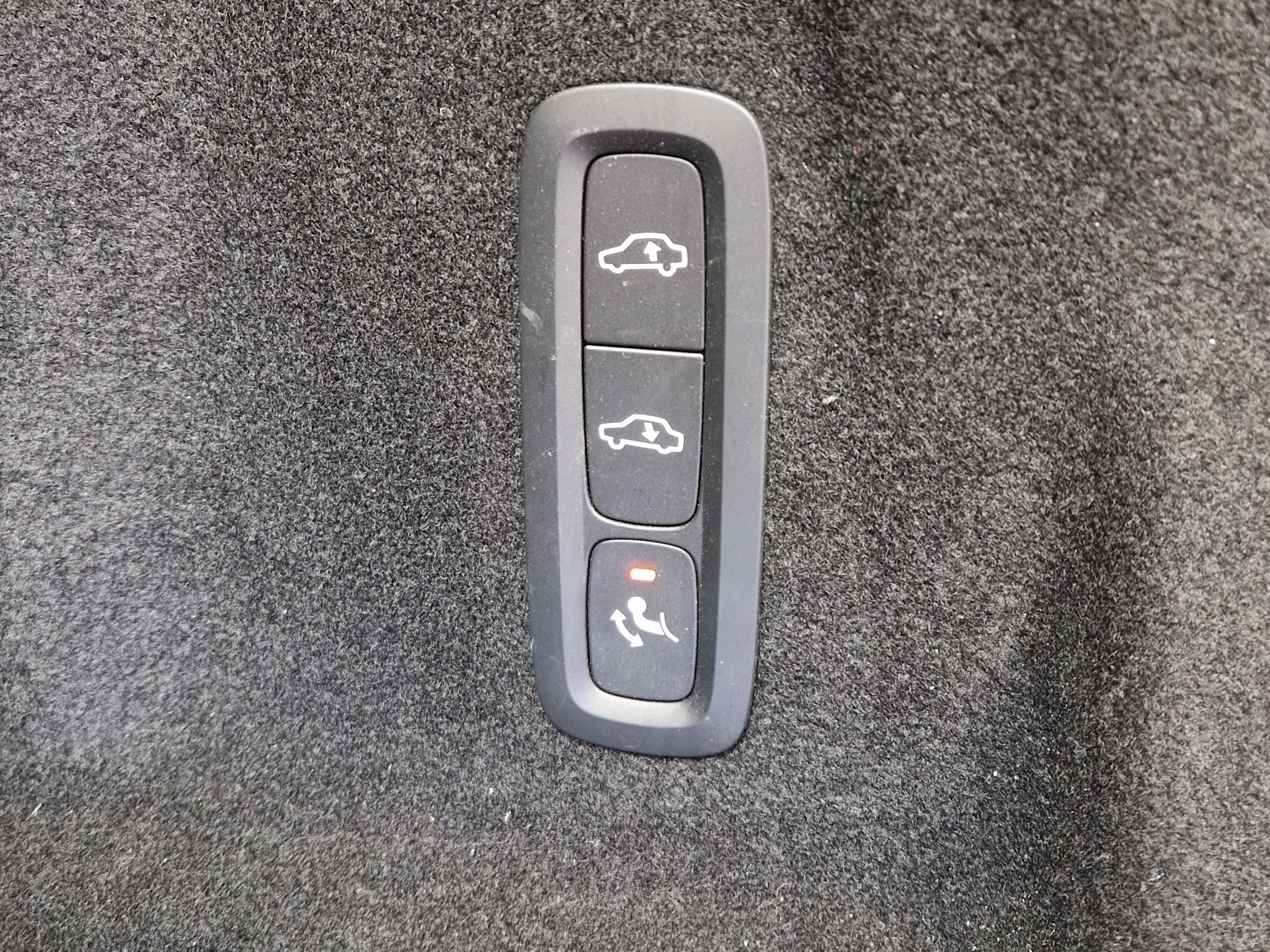 VOLVO XC60 2022