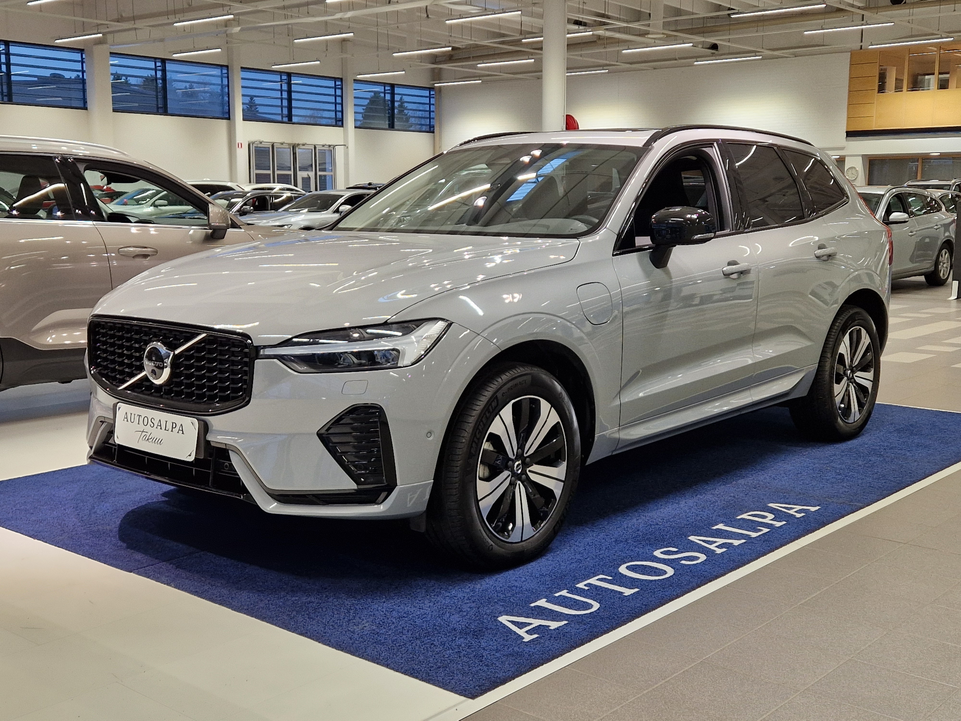 VOLVO XC60 2025