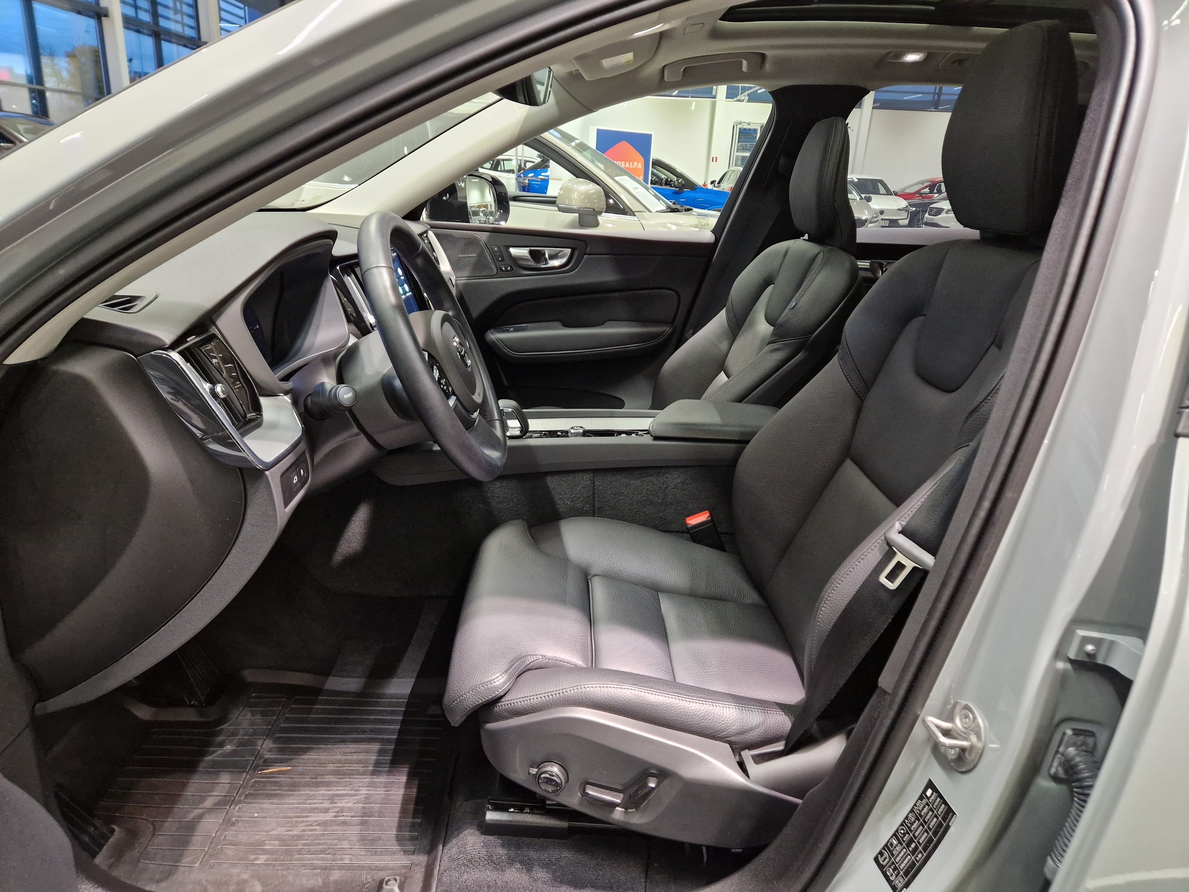 VOLVO XC60 2025