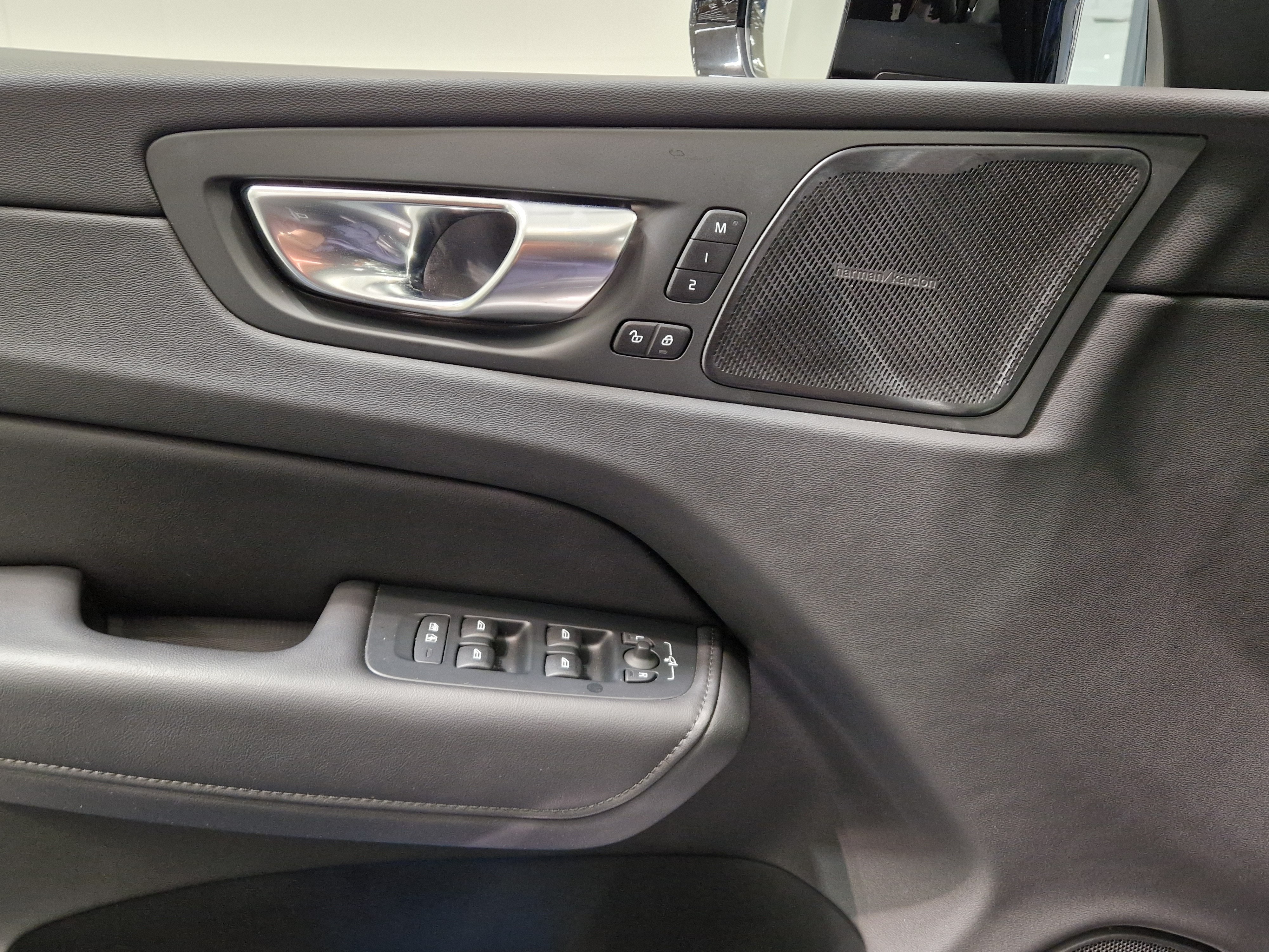 VOLVO XC60 2025