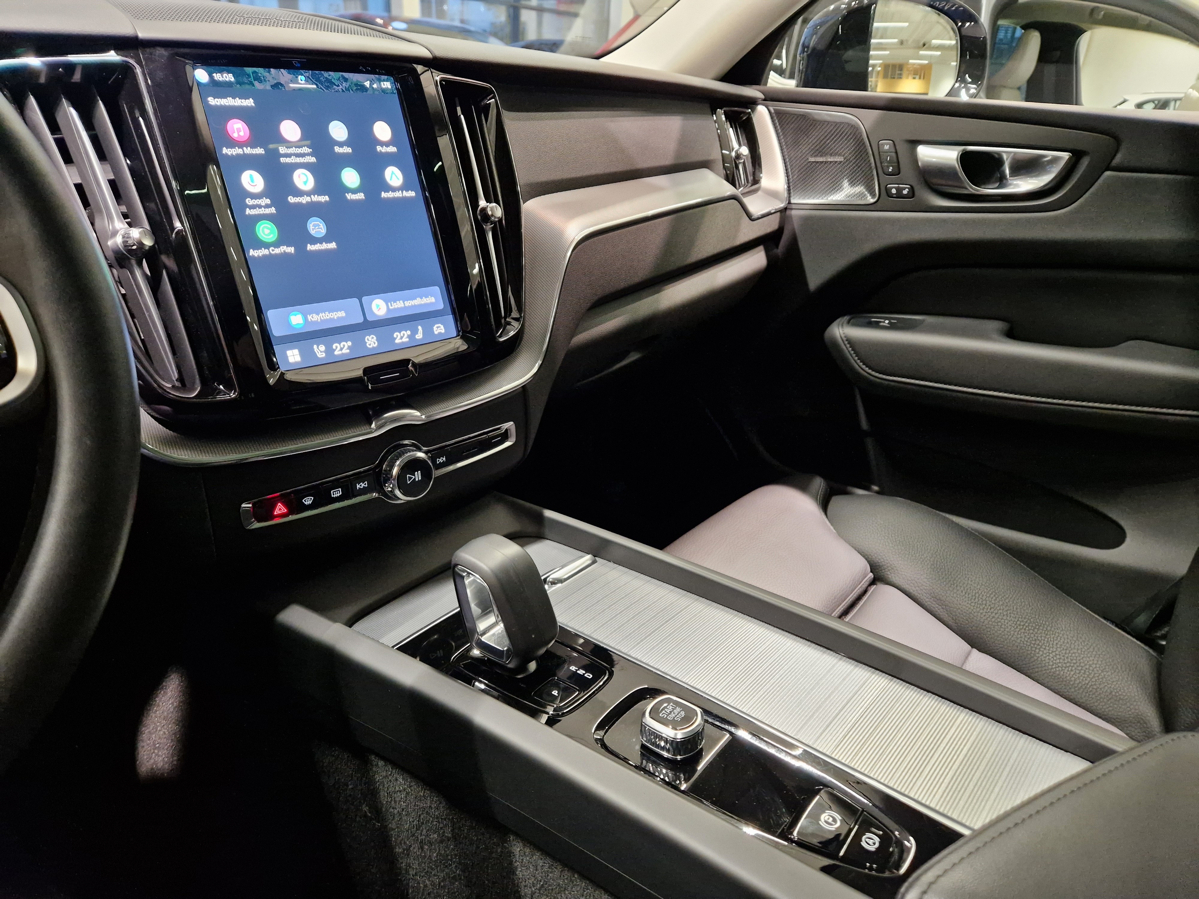 VOLVO XC60 2025