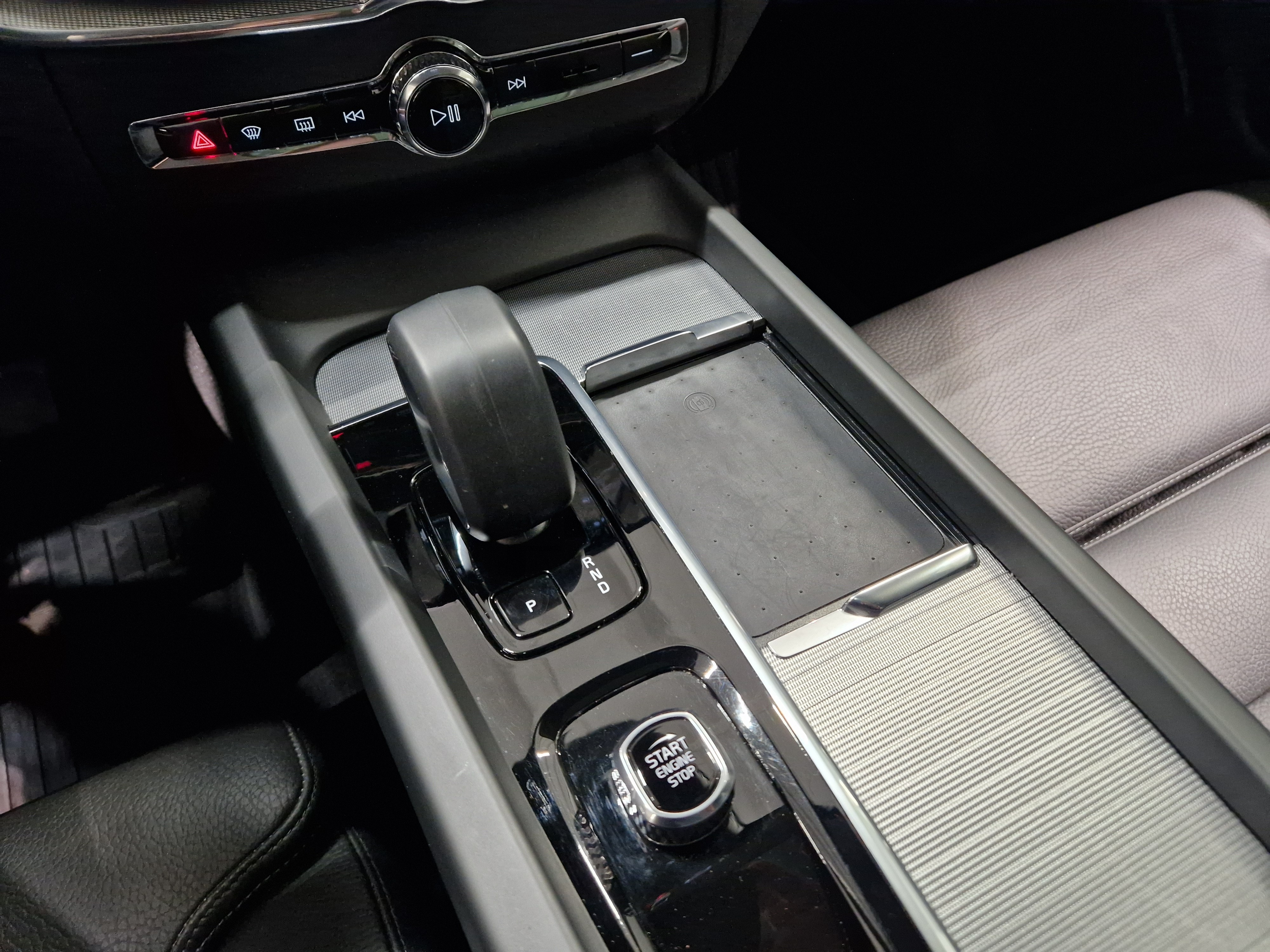 VOLVO XC60 2025