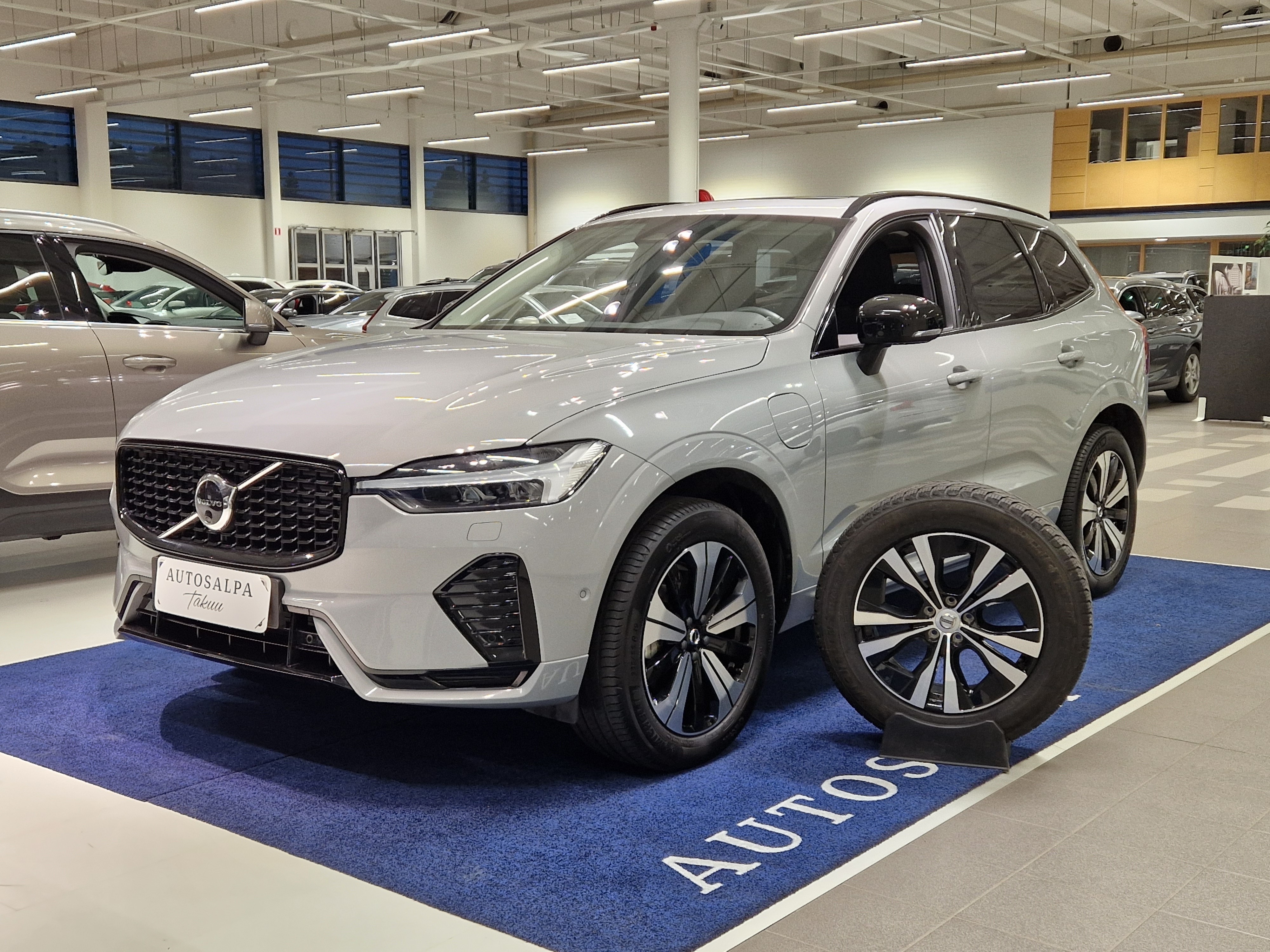 VOLVO XC60 2025