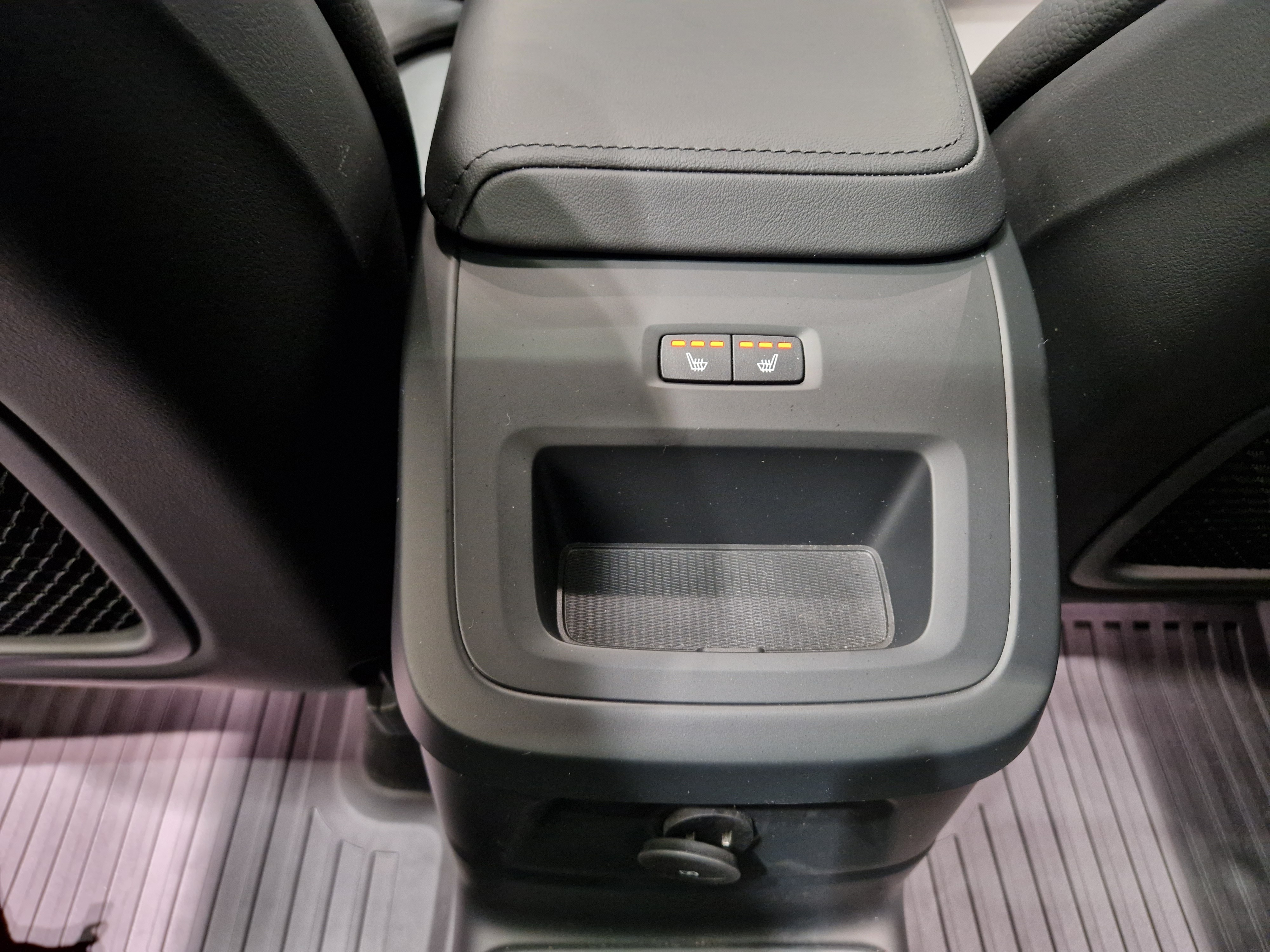 VOLVO XC60 2025