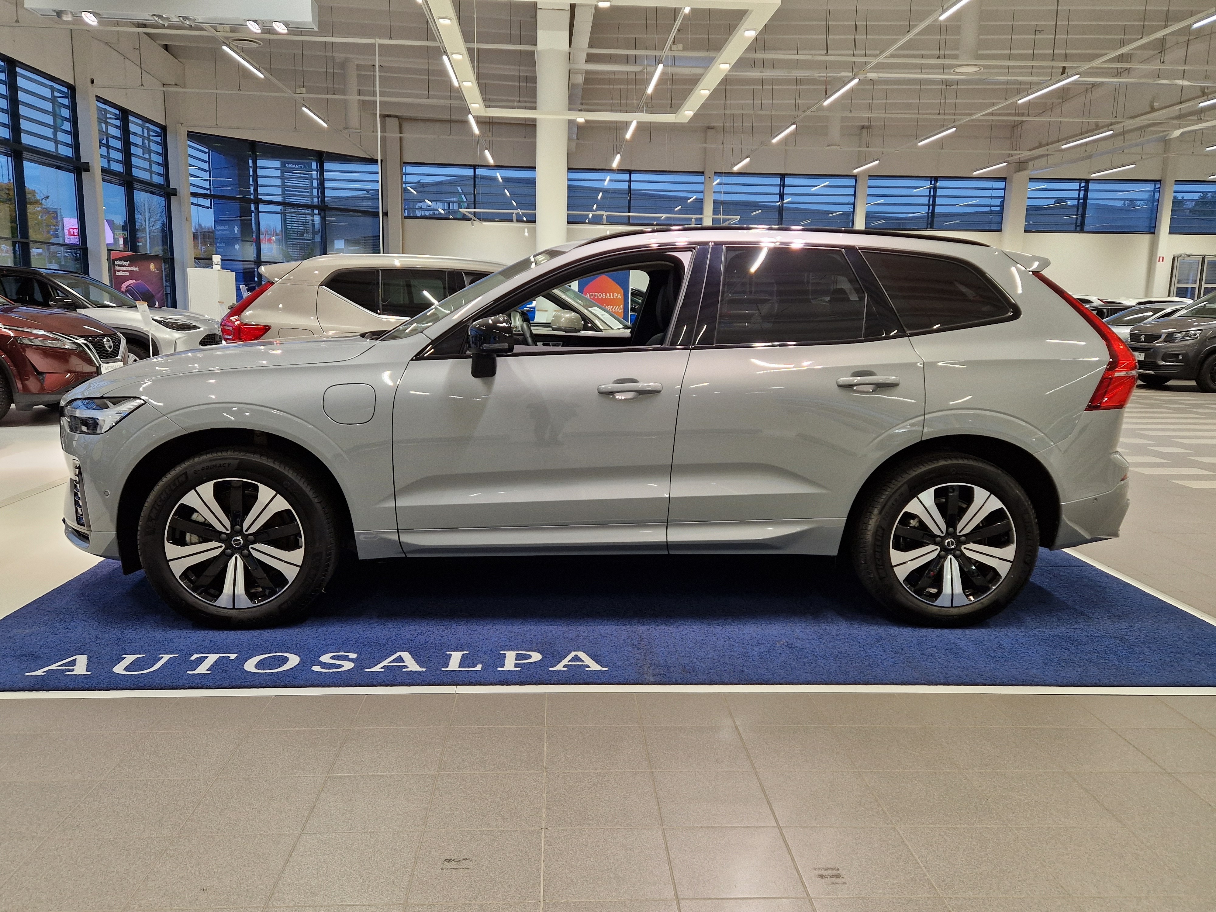VOLVO XC60 2025