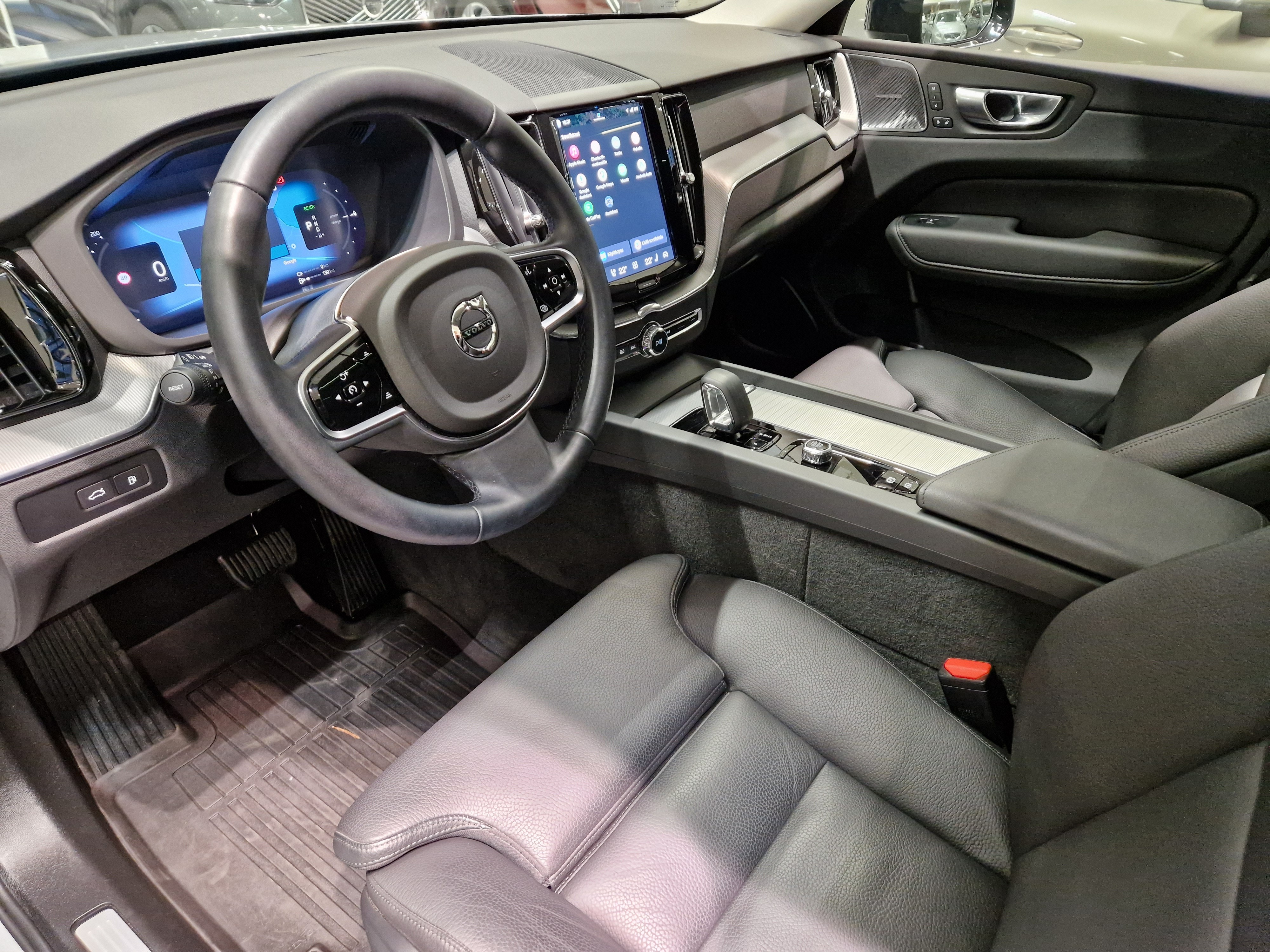 VOLVO XC60 2025