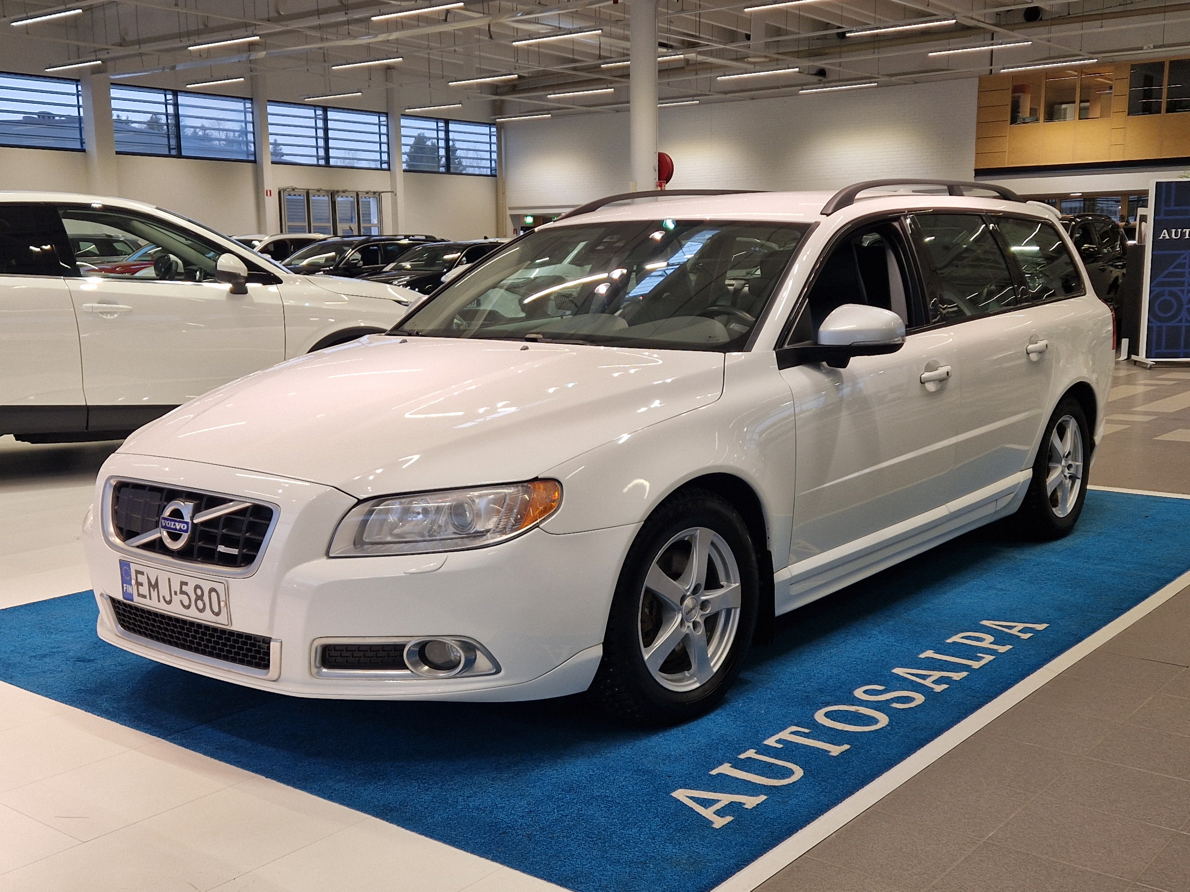 VOLVO V70 2013