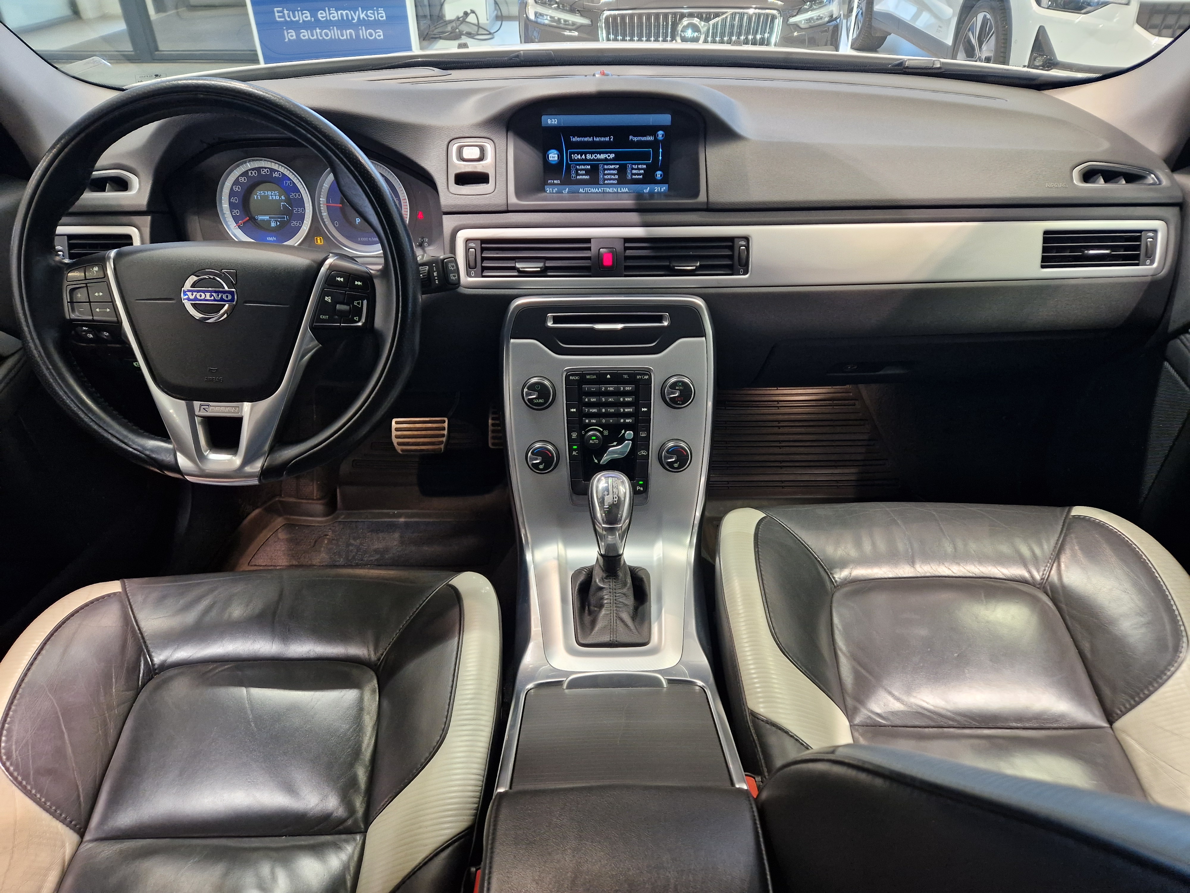 VOLVO V70 2013