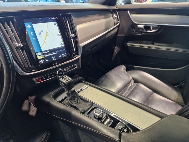 VOLVO V90 Cross Country 2018